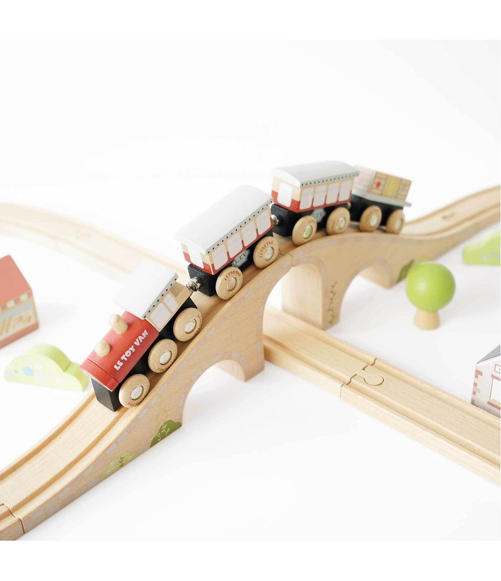 Le Toy Van Figure 8 Train Track Set