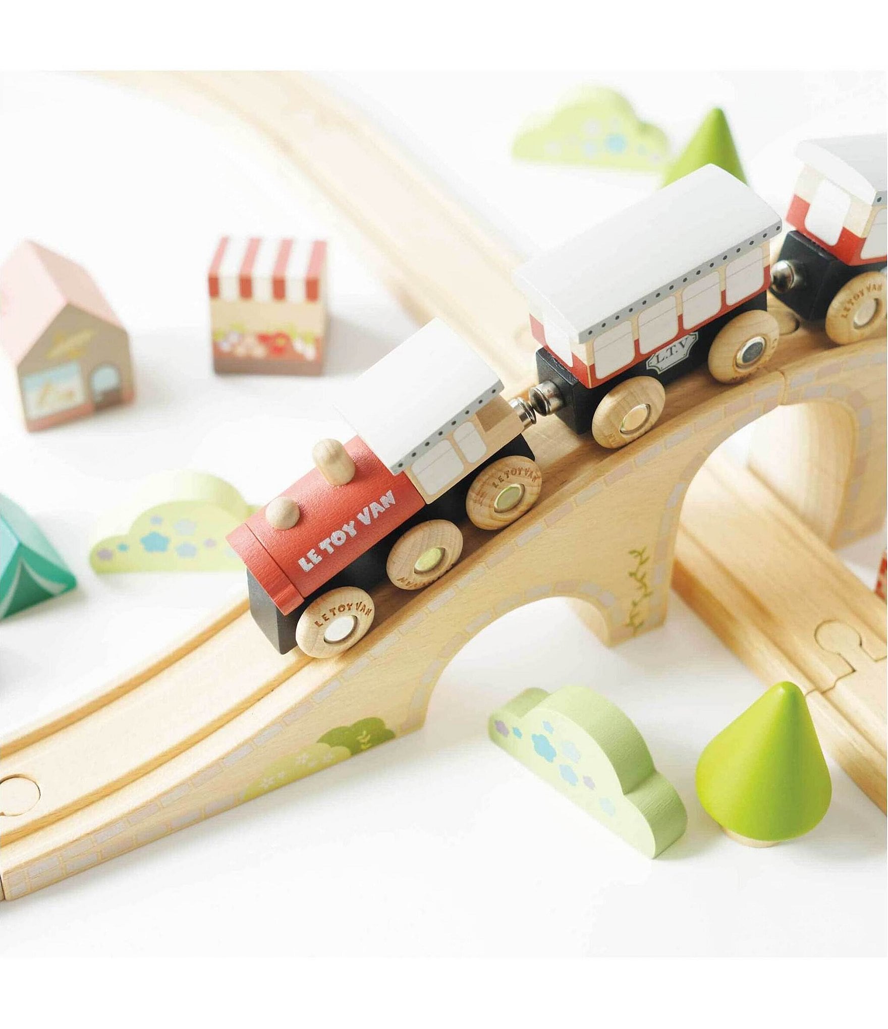 Le Toy Van Figure 8 Train Track Set