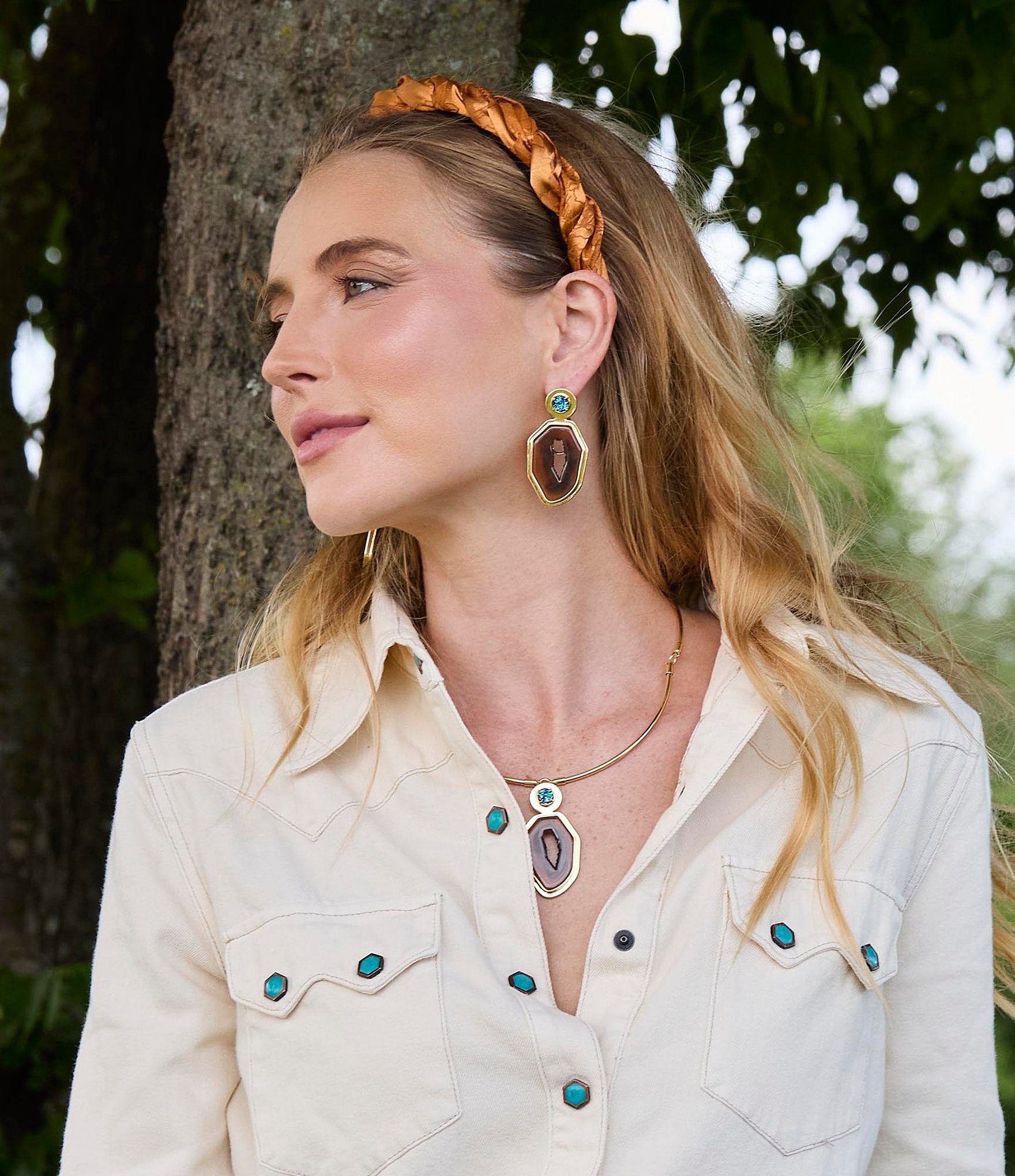 Lele Sadoughi Agate Resin Drop Collar Neclkace