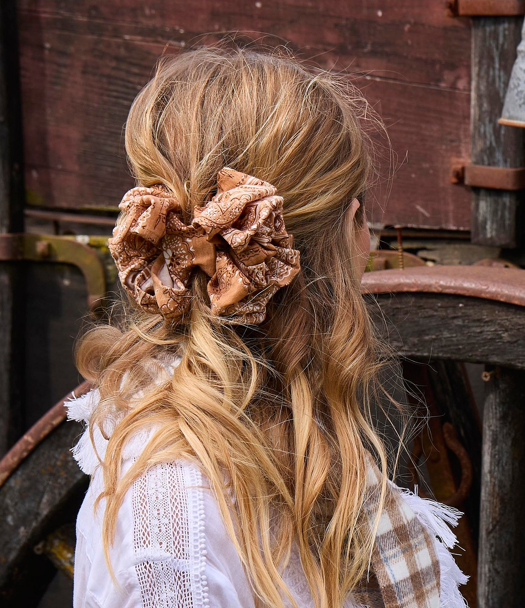 Lele Sadoughi Rita Ruched Bandana Claw Clip Bow