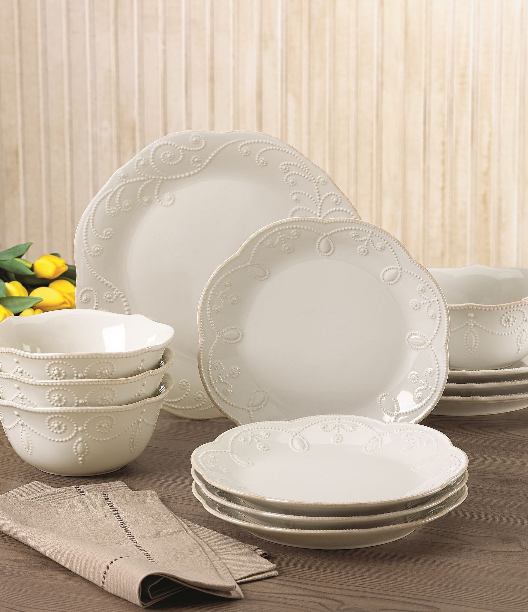 Посуда french. Stoneware Dinnerware Set посуда. Белая посуда. Белая столовая посуда. Столовый сервиз белый.