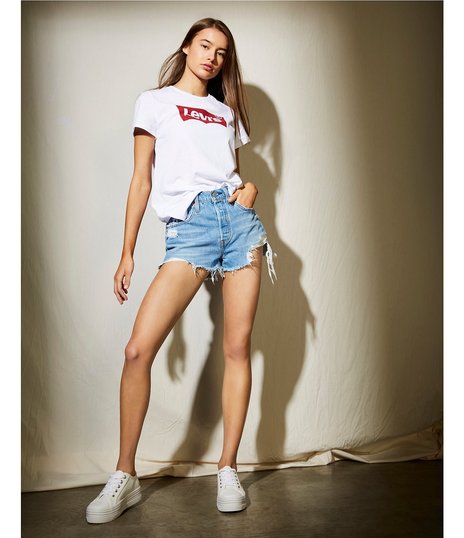 Levi's® Short Sleeve Batwing Graphic Logo T-Shirt