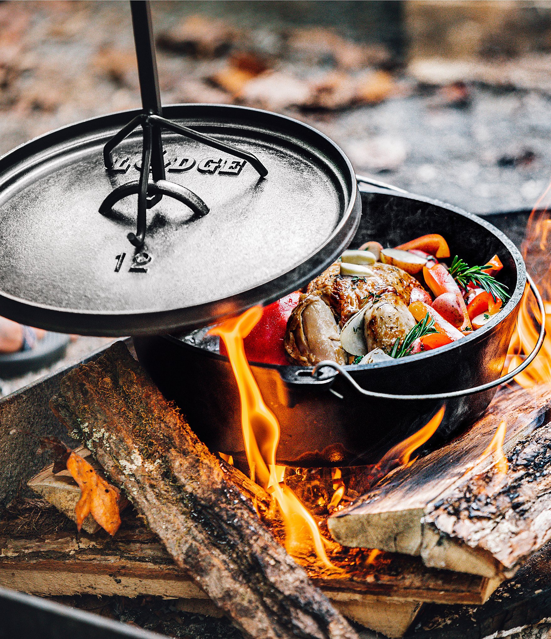 Lodge Cast Iron Camp Dutch Oven