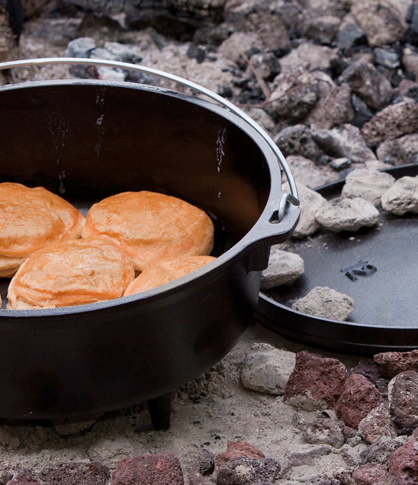 Lodge Cast Iron Camp Dutch Oven
