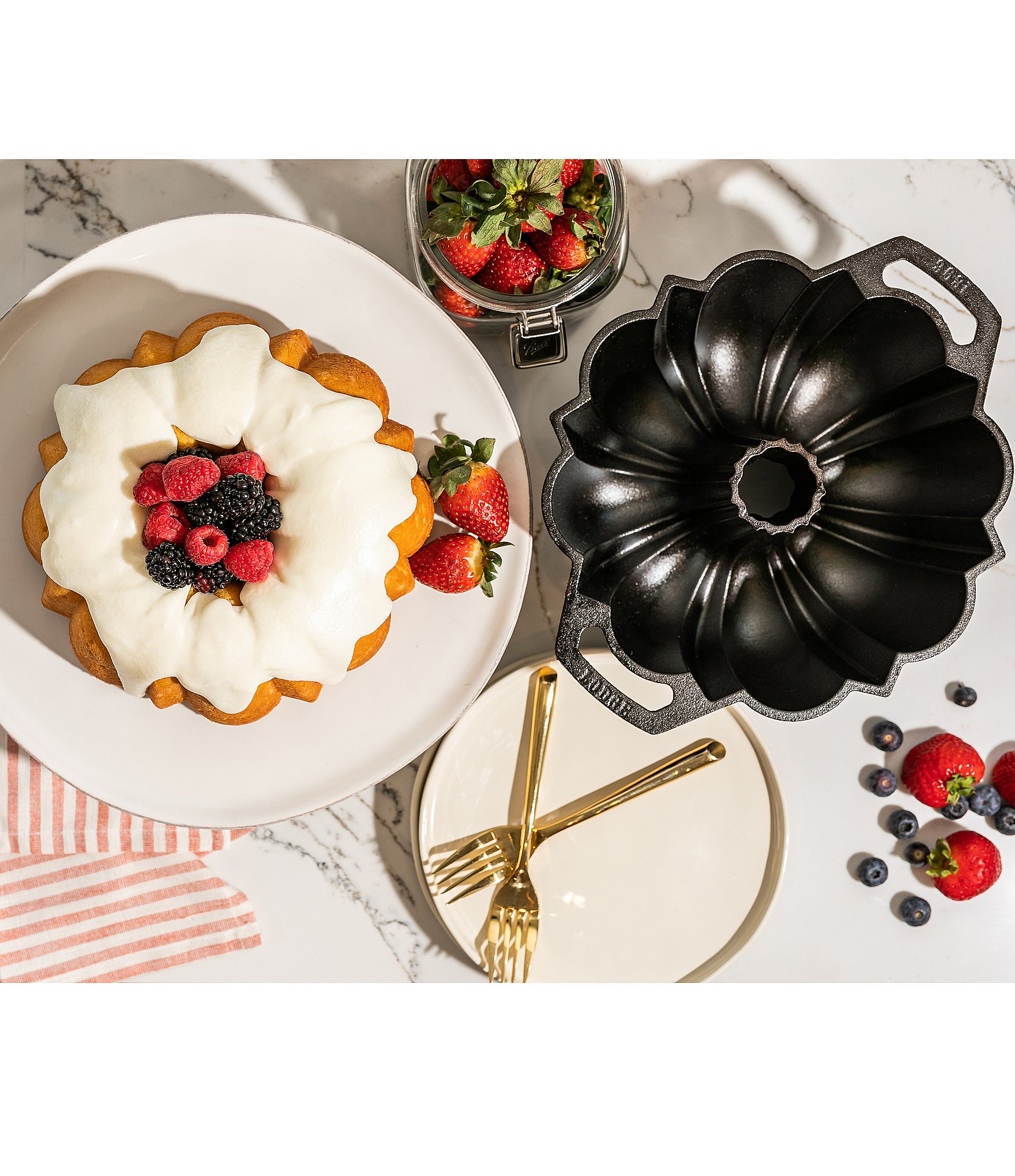 Lodge Cast Iron Seasoned Cast Iron Fluted Cake Pan