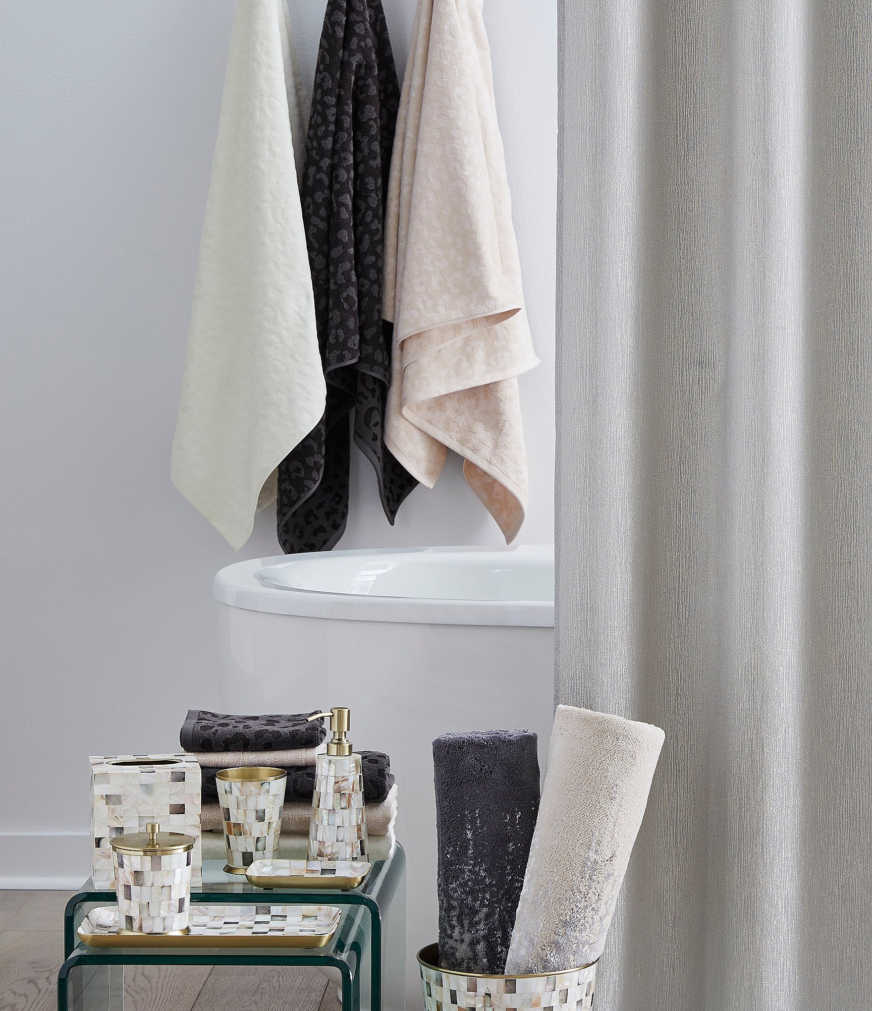 Luxury Hotel Essex Collection Jacquard Cheetah Print Bath Towel