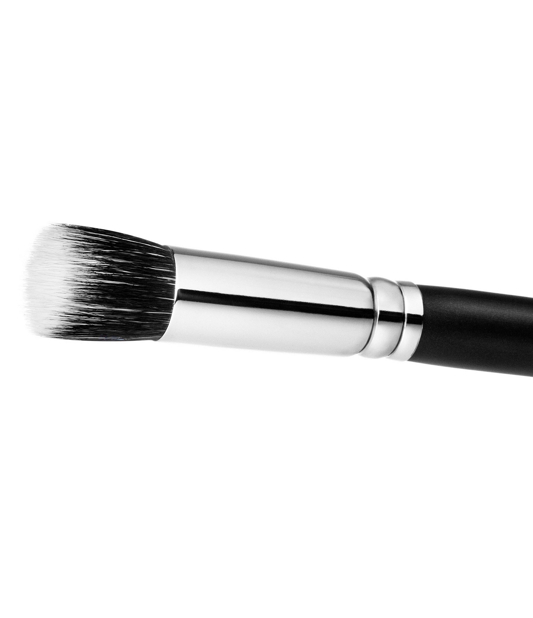 MAC 130 Synthetic Short Duo Fibre Brush