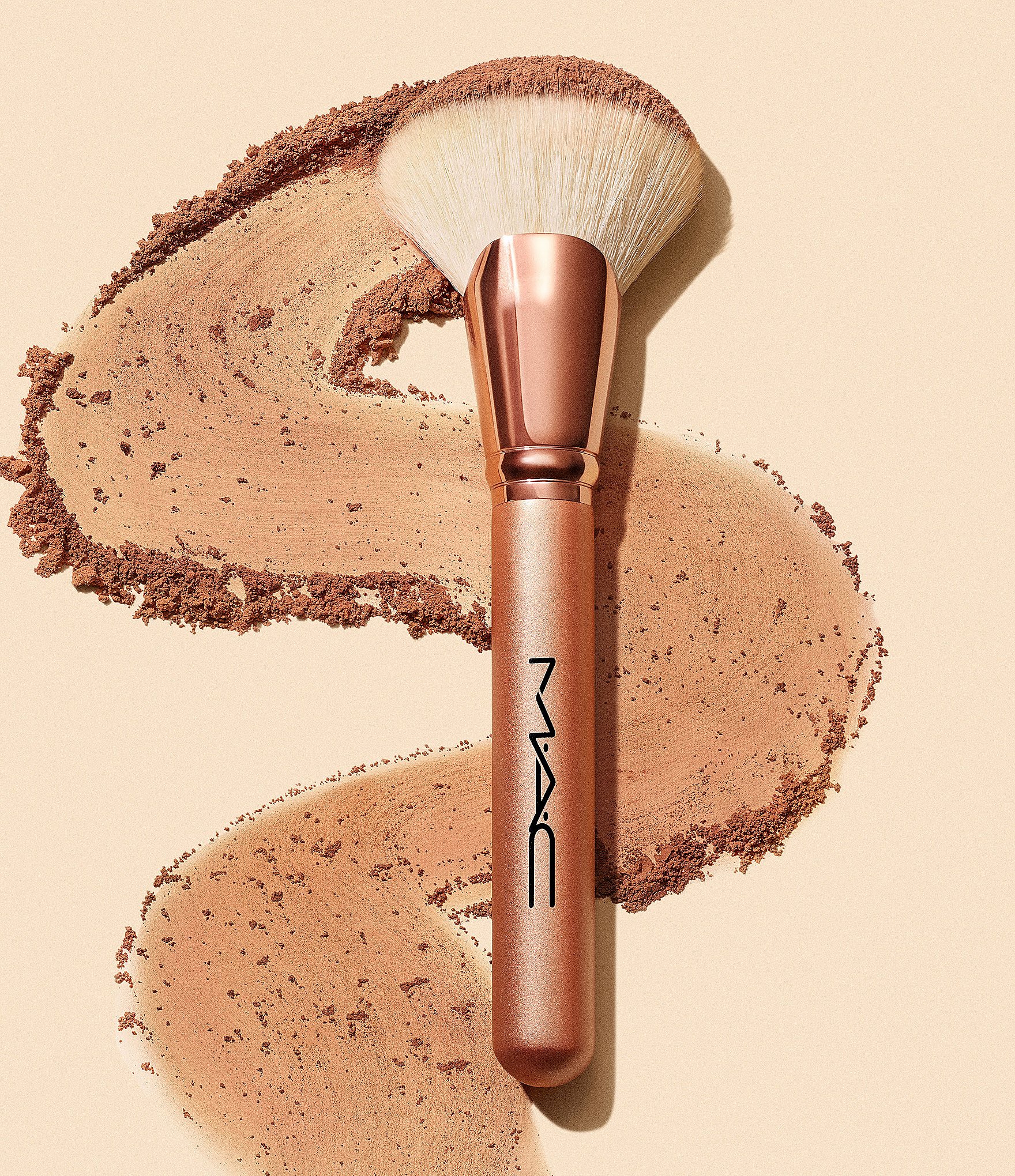 MAC 143S Bronzer Fan Brush