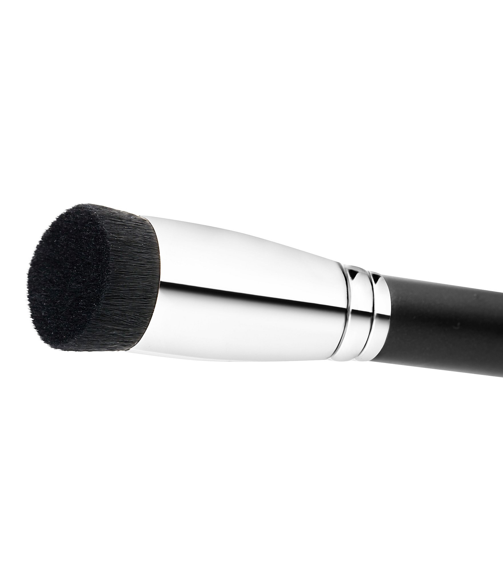 MAC 196 Slanted Flat Top Foundation Brush