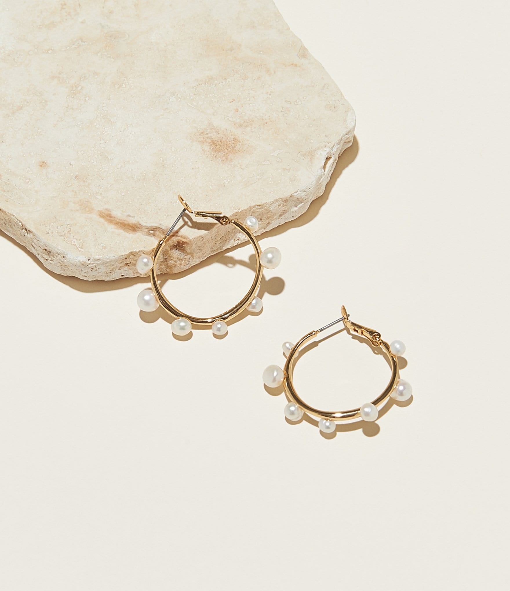 Mignonne Gavigan Isla Freshwater Pearl Mini Hoop Earrings