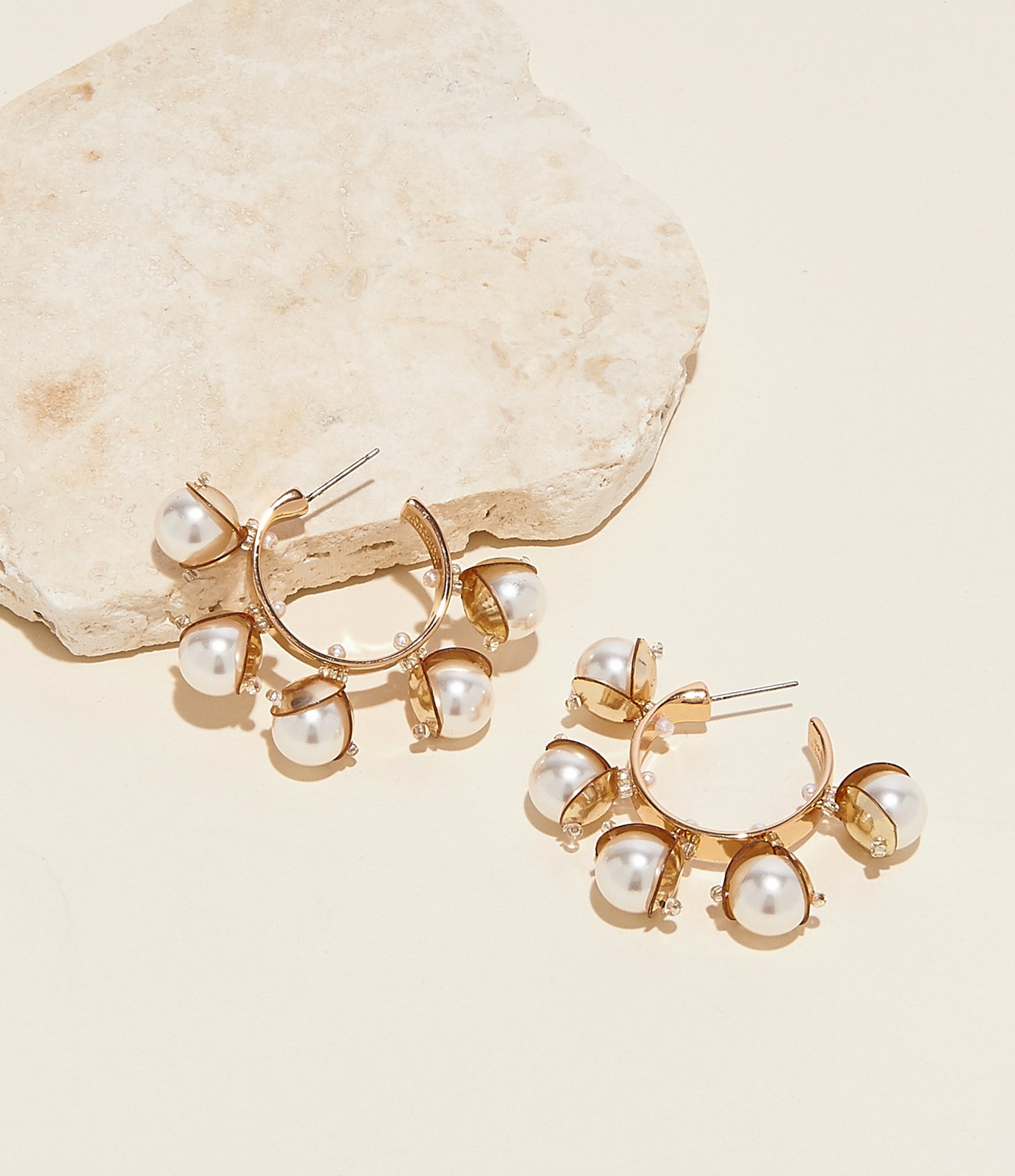 Mignonne Gavigan Mini Delfina Blush Pearl Hoop Earrings