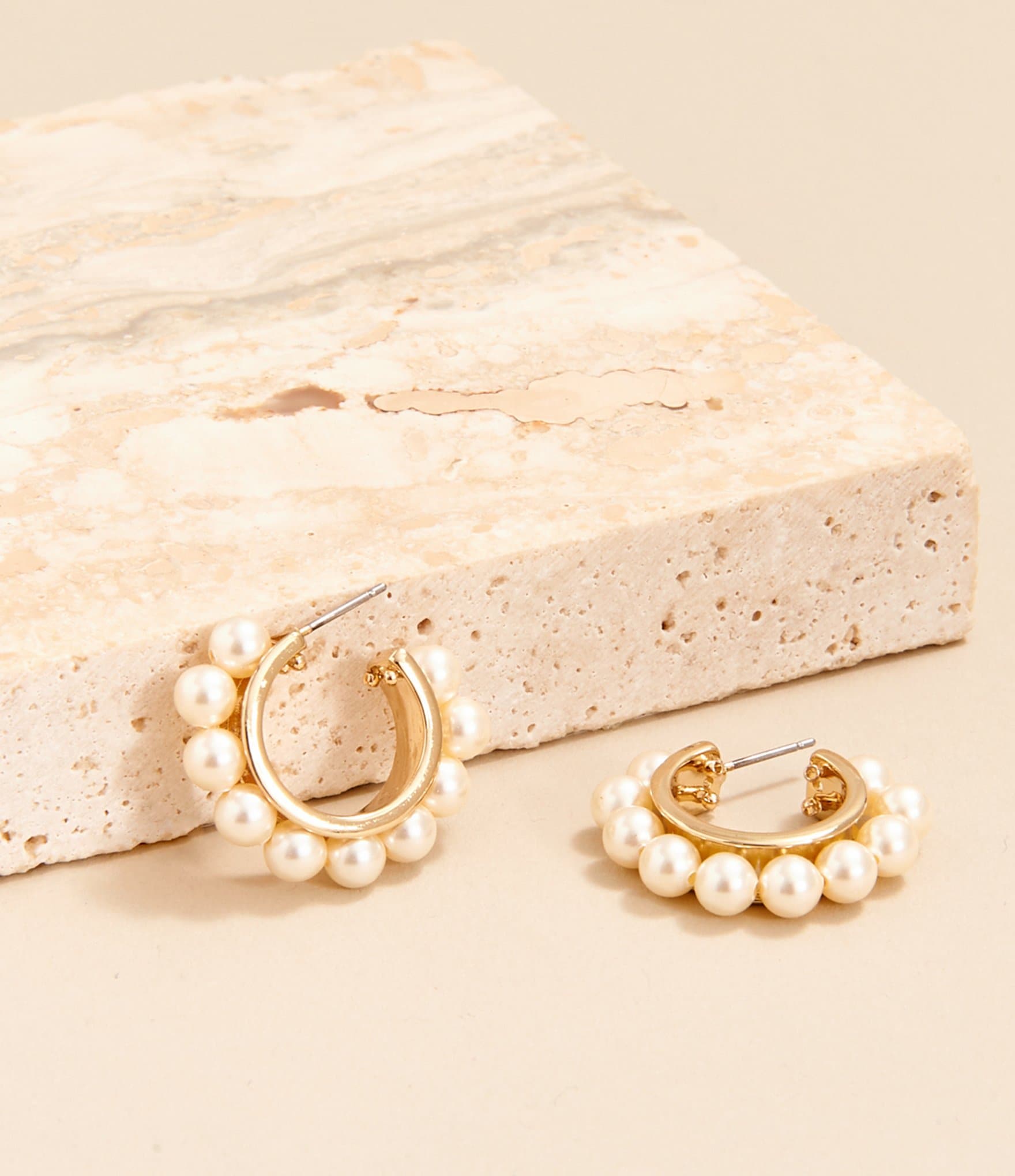 Mignonne Gavigan Wynnie Pearl Hoop Earrings