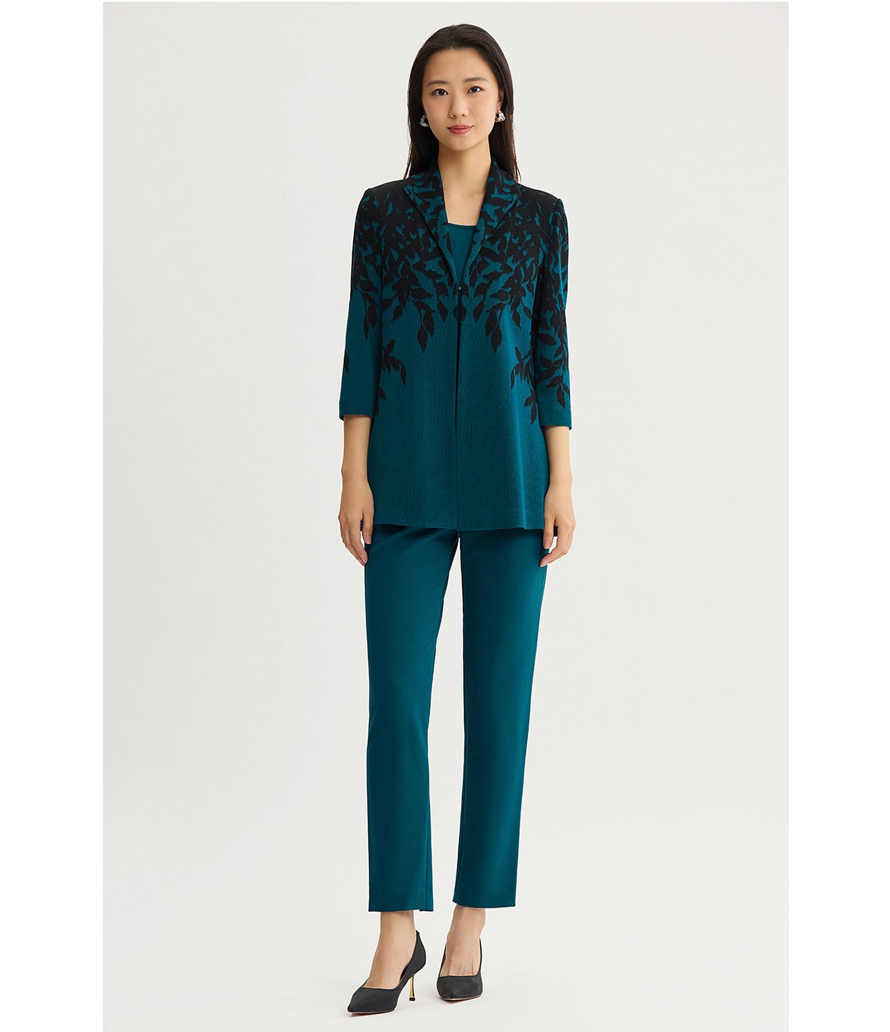 Ming Wang Contrast Floral Cascade Jacquard Knit Wing Collar 3/4 Sleeve Statement Jacket
