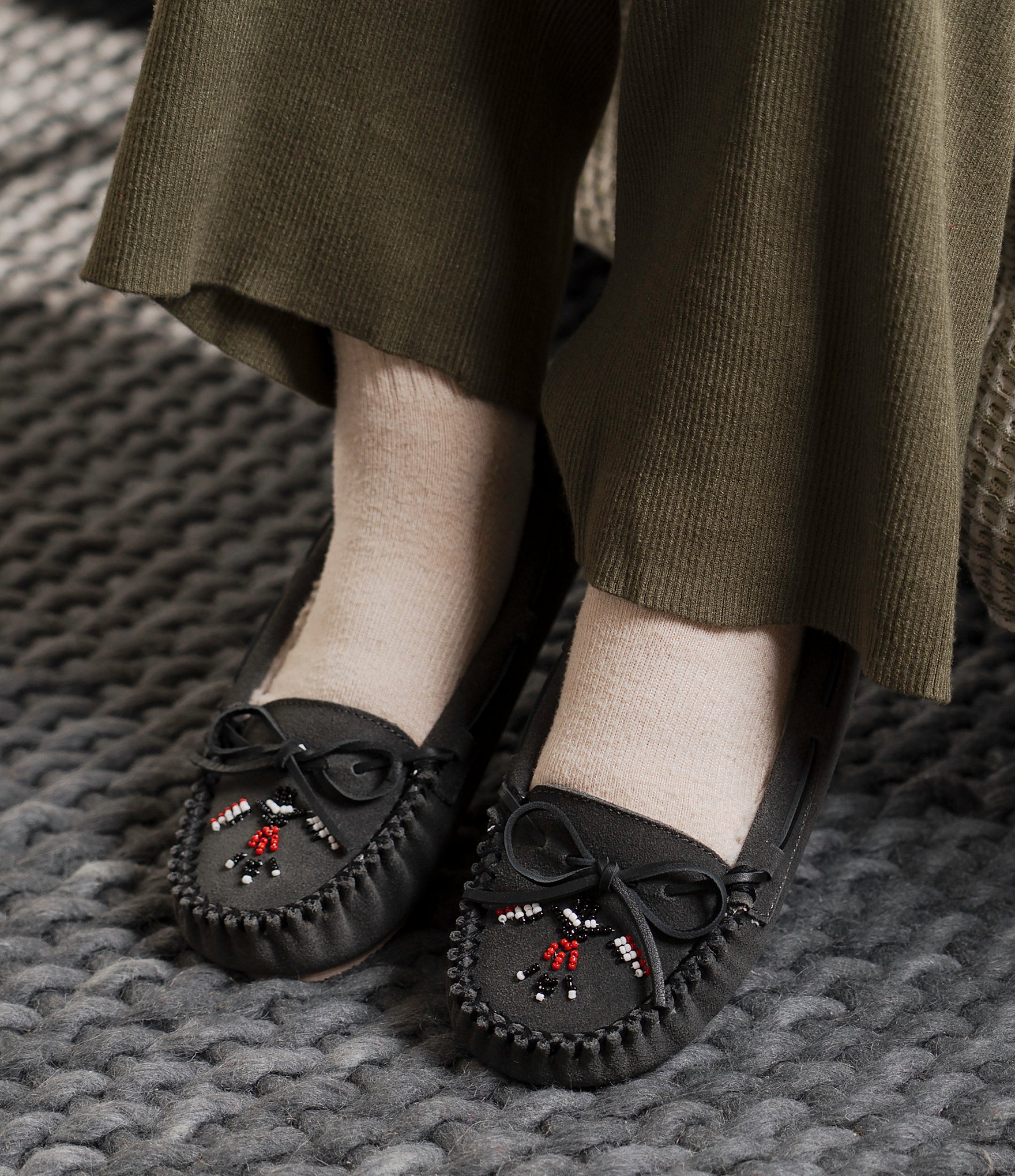 Minnetonka Women's Cally Thunderbird Animikii Suede Moccasin Slippers