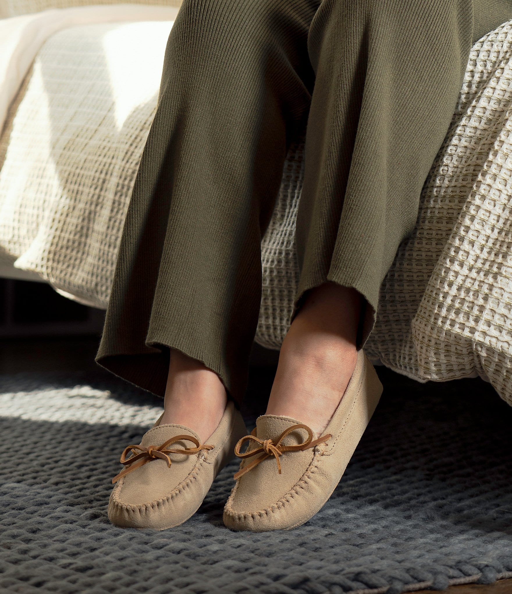 Minnetonka Women's Pile Lined Soft Sole Indoor Moccasin Slippers