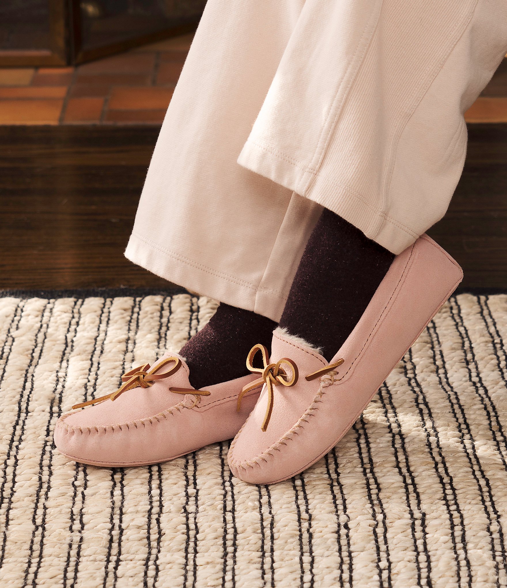 Minnetonka Women's Pile Lined Soft Sole Indoor Moccasin Slippers