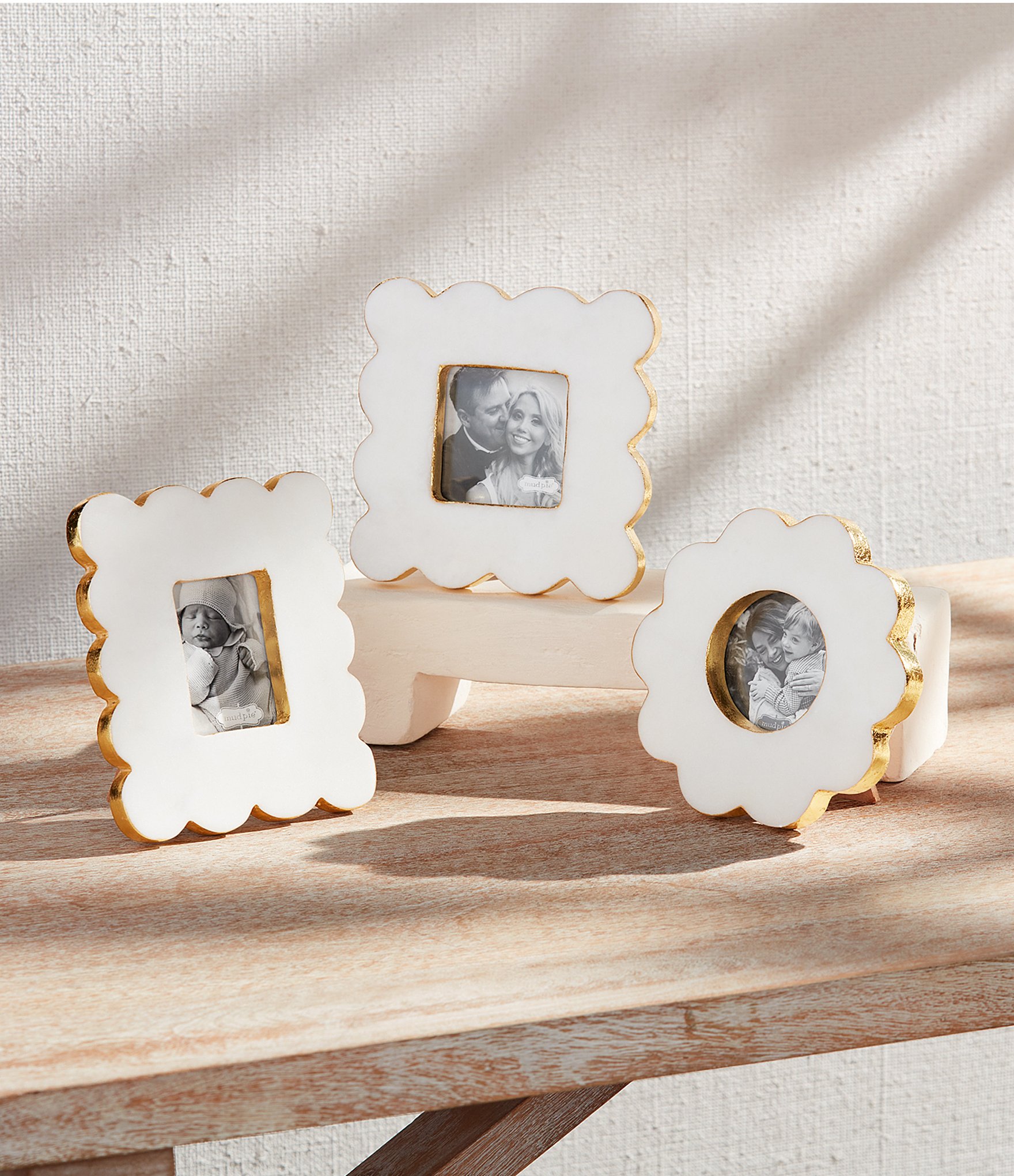 Mud Pie Everyday Entertaining Circle Scalloped Marble Picture Frame