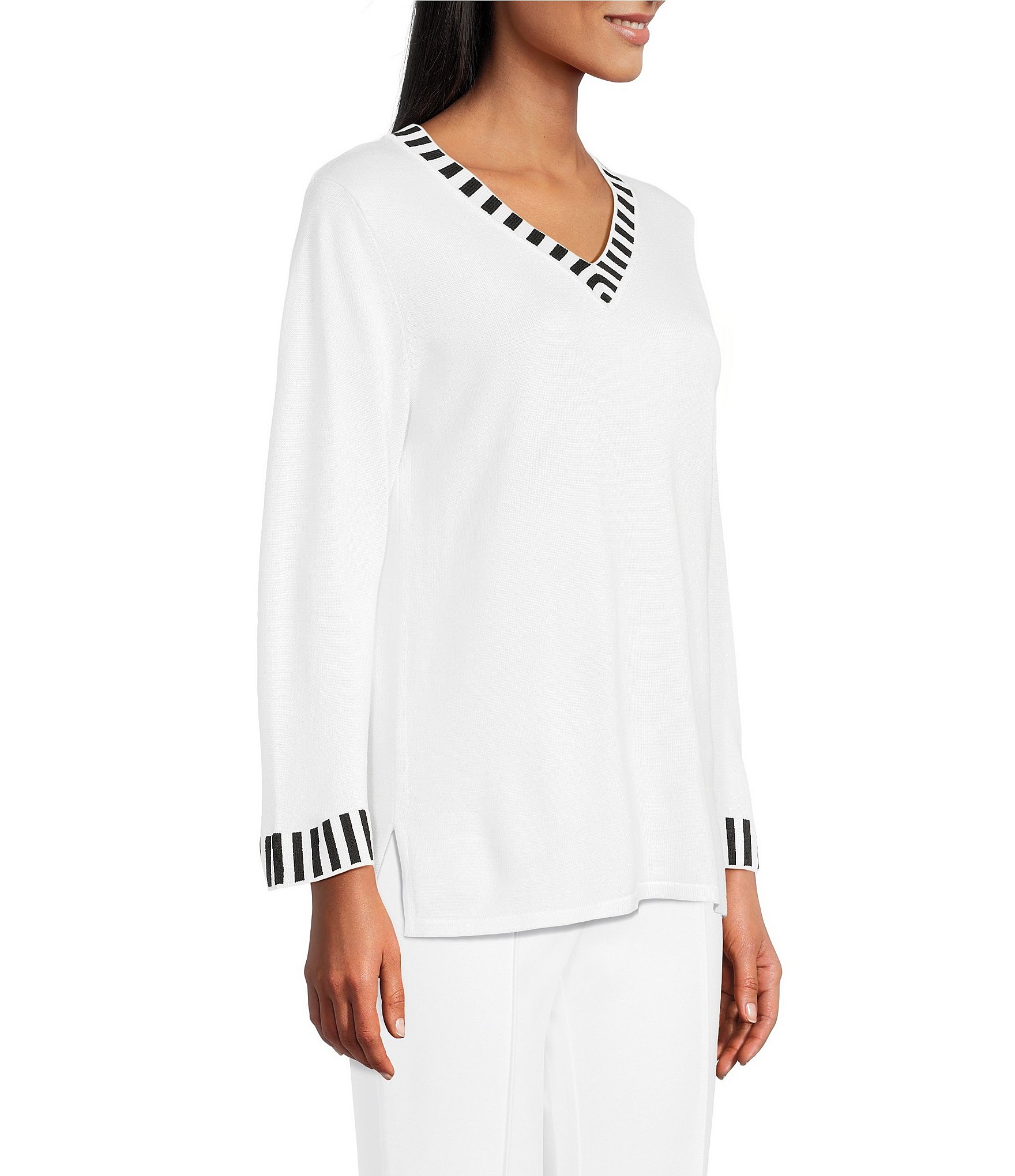 Multiples V-Neck 3/4 Sleeve Contrast Trim Sweater Knit Top