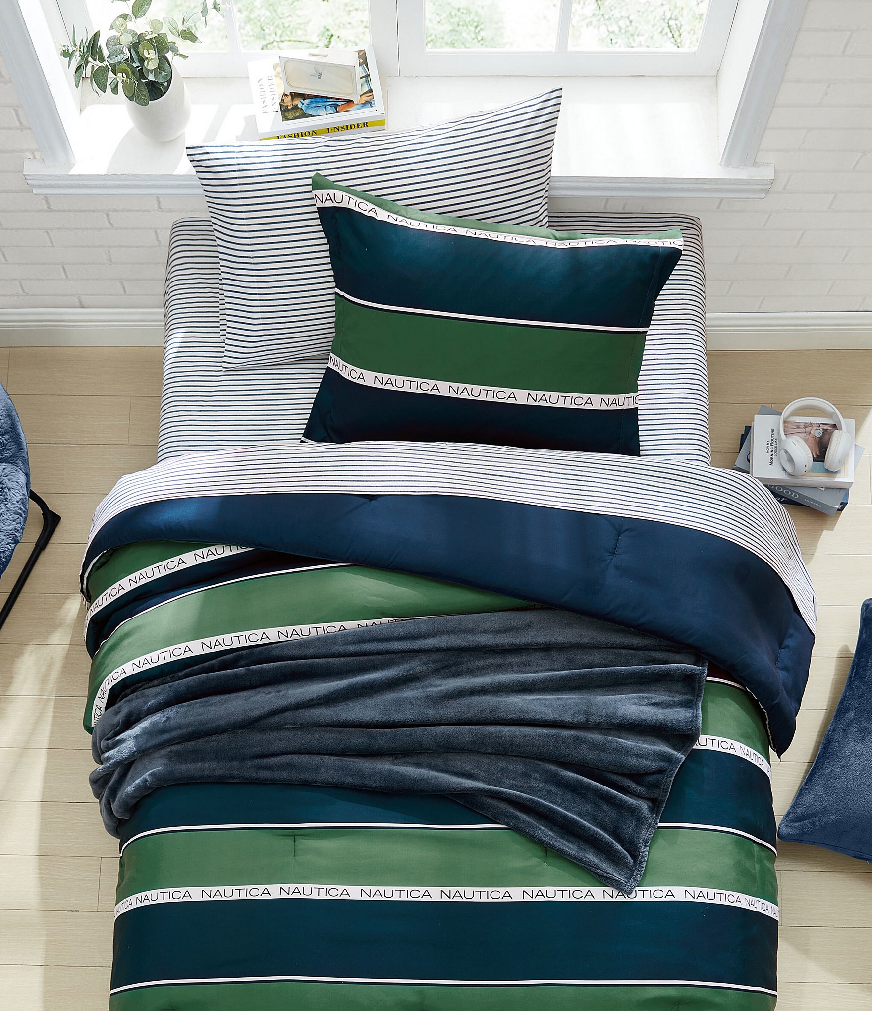 Nautica Bellecastle Navy Microfiber Reversible Comforter Mini Set