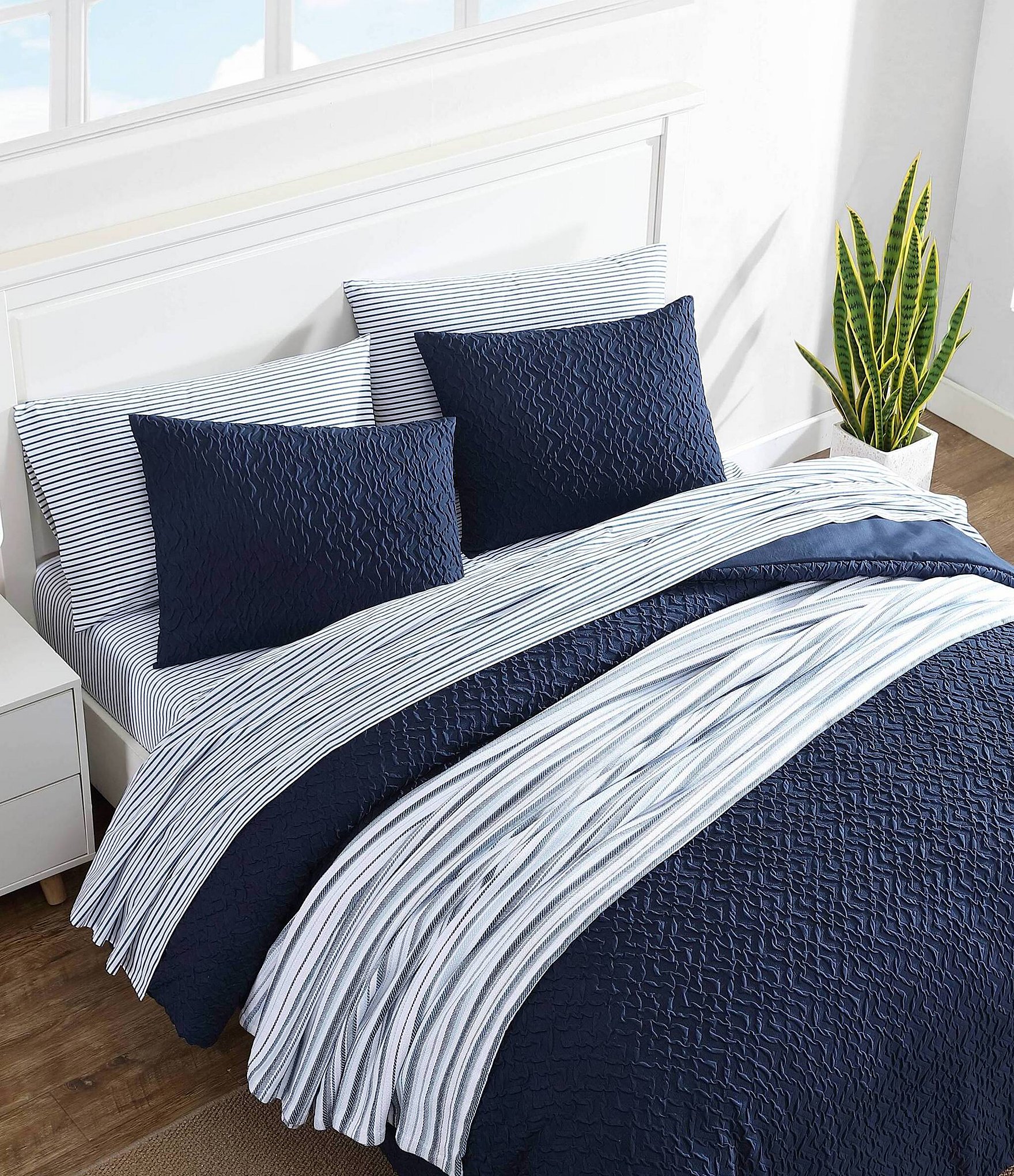 Nautica Point Harbor Navy Embossed Reversible Mini Comforter Set