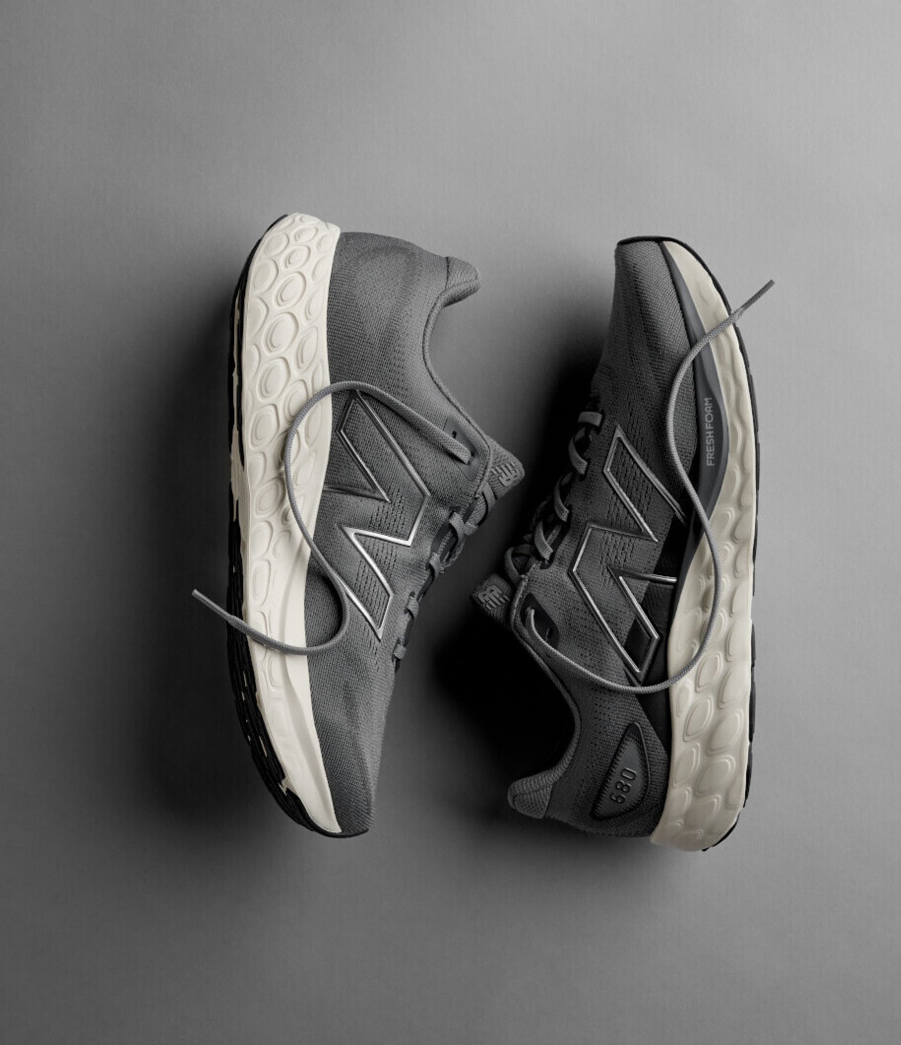 New Balance Men's Fresh Foam 680 V8 Running Sneakers