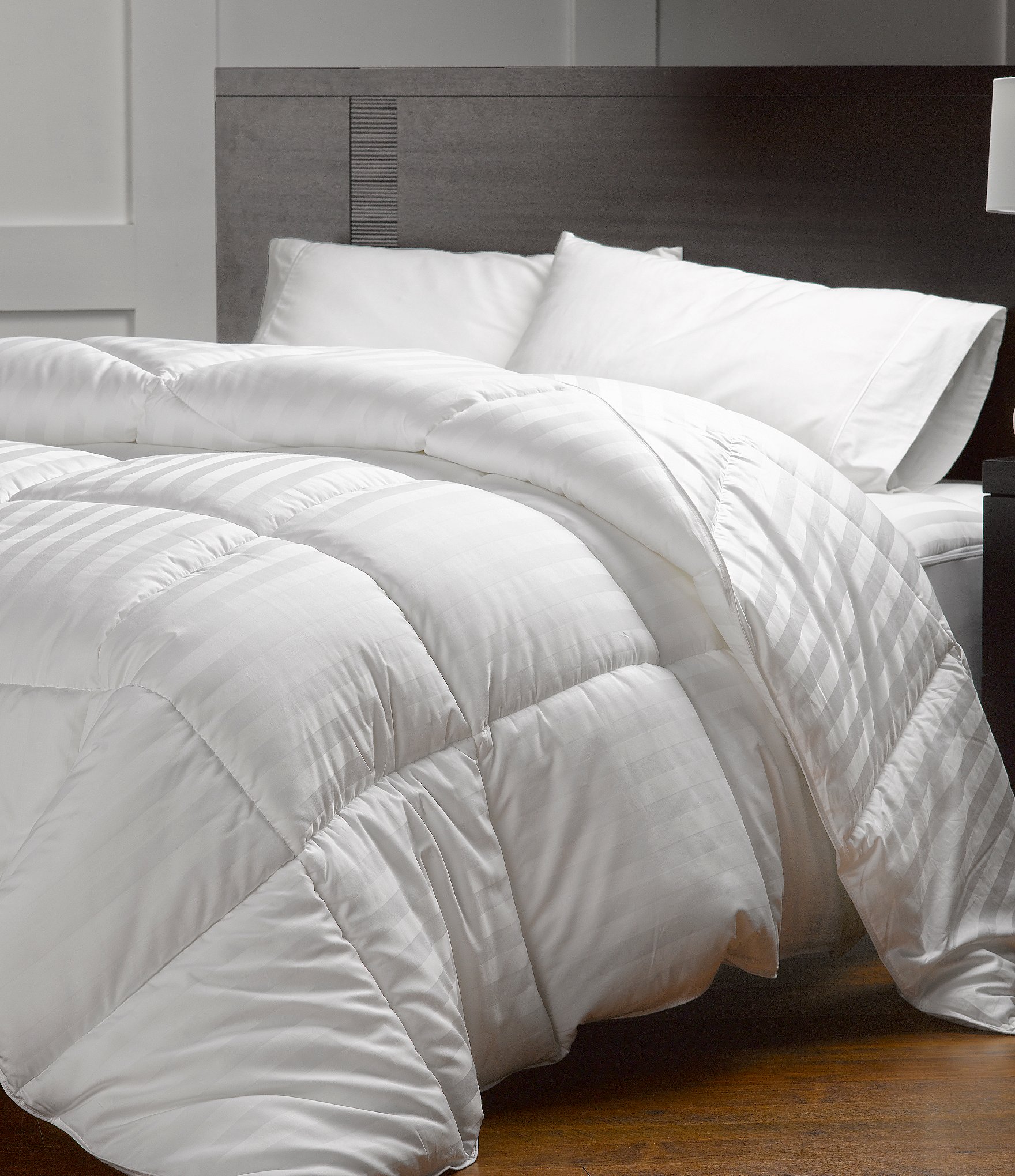 https://dimg.dillards.com/is/image/DillardsZoom/zoom/noble-excellence-extra-warmth-down-alternative-comforter-duvet-insert/05906911_zi_white.jpg