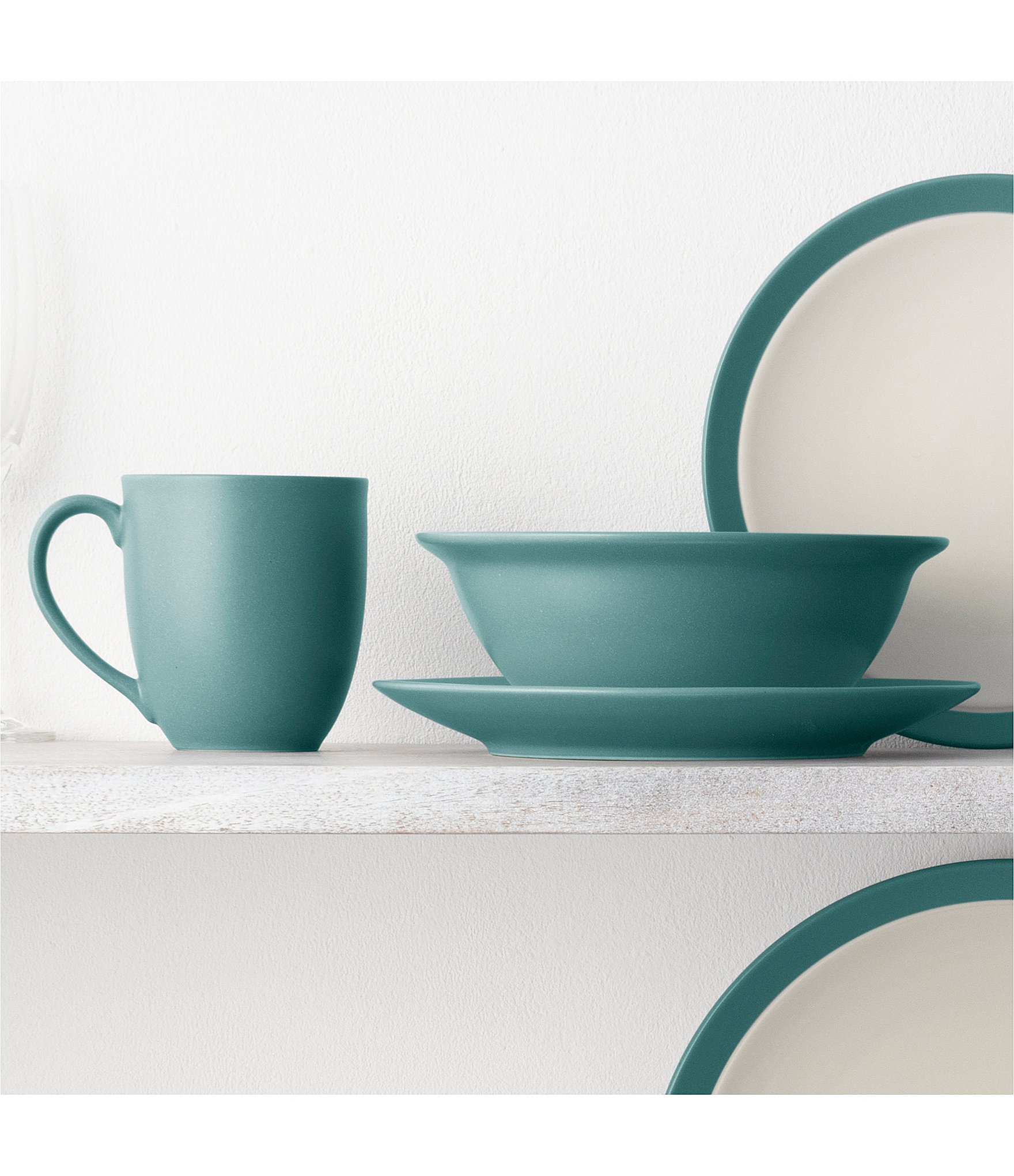 Noritake Colorwave Collection Curve Place Setting