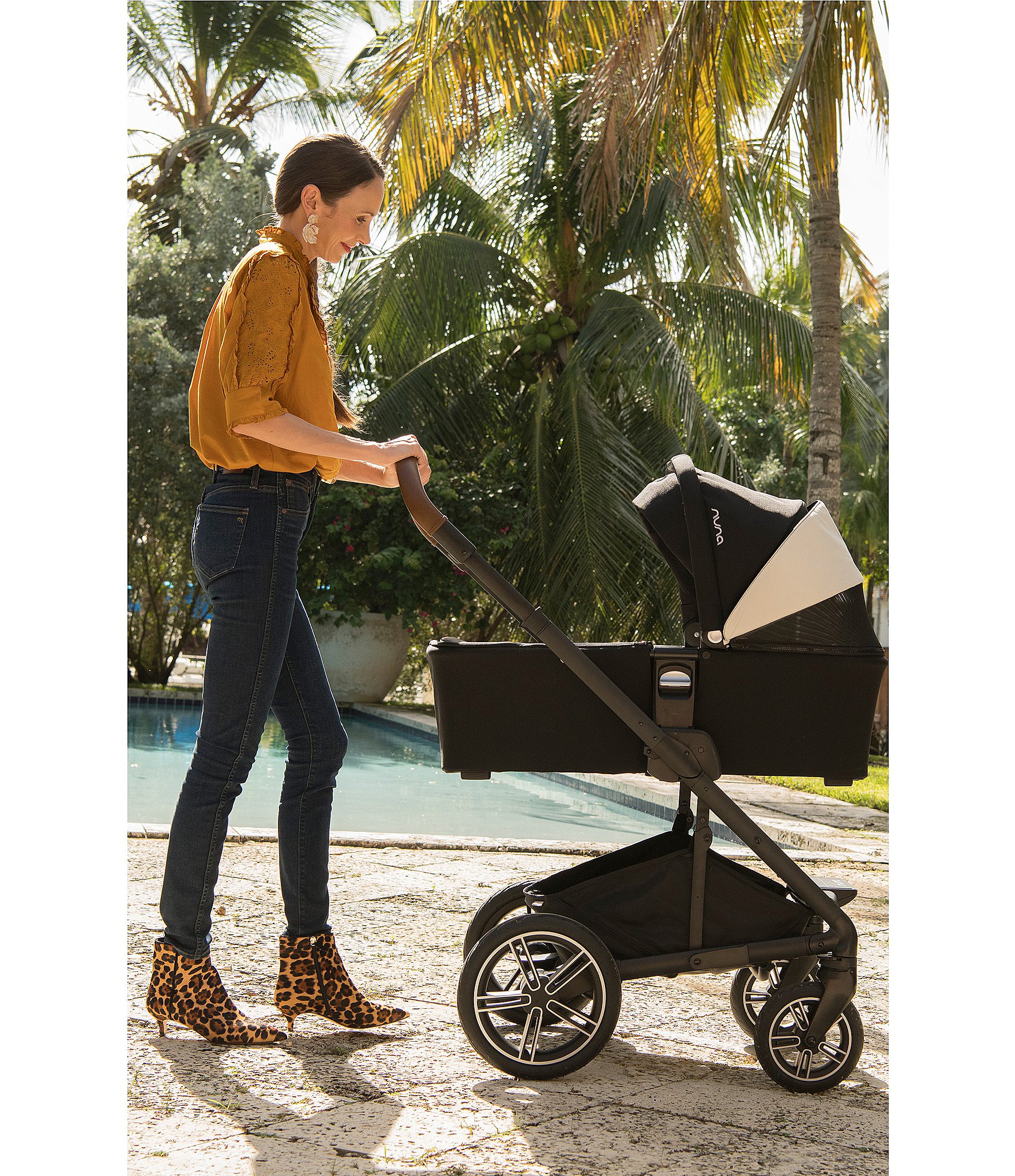 Nuna Mixx Series™ Bassinet + Stand