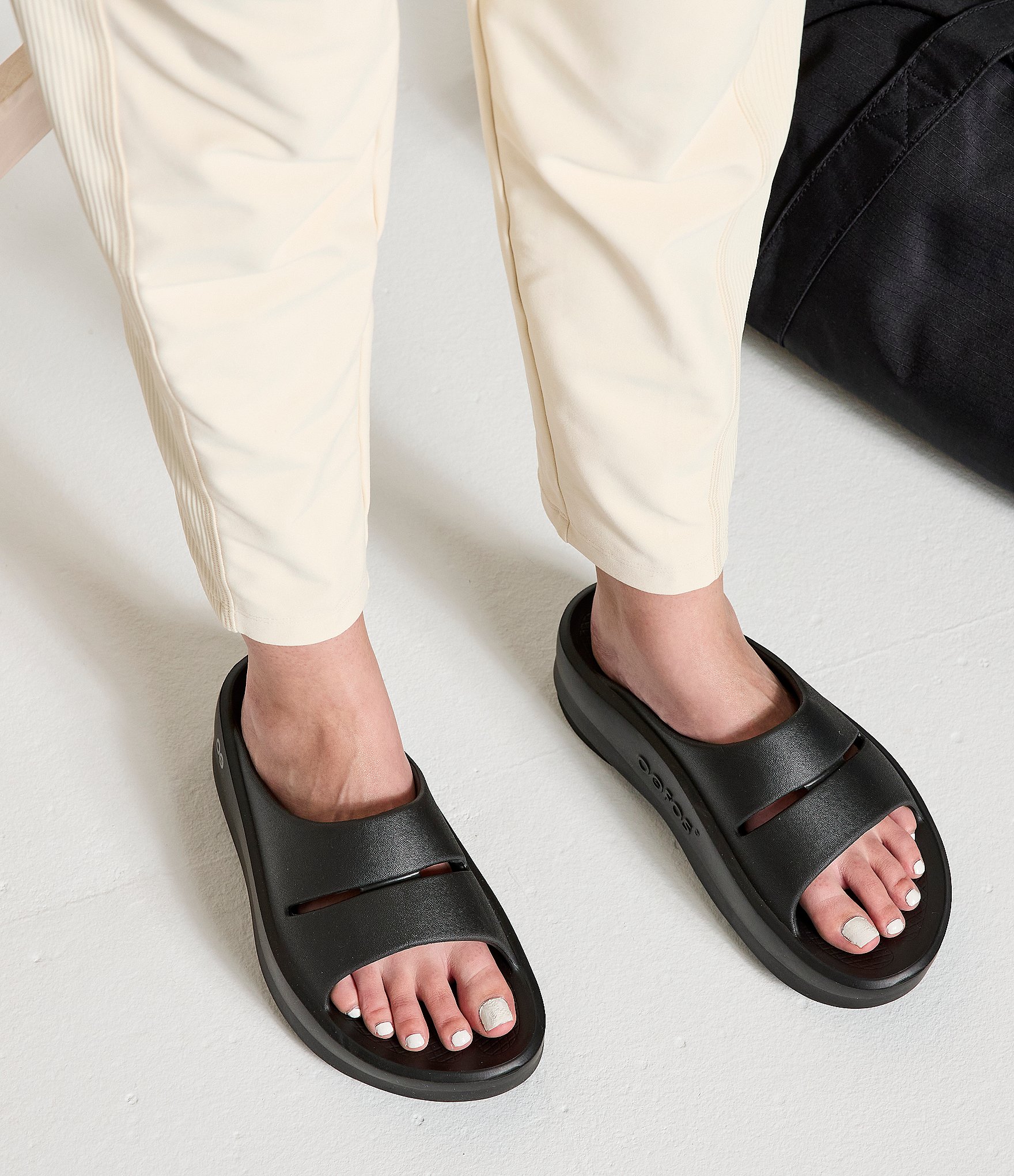 OOFOS OOmega OOahh Recovery Platform Slide Sandals