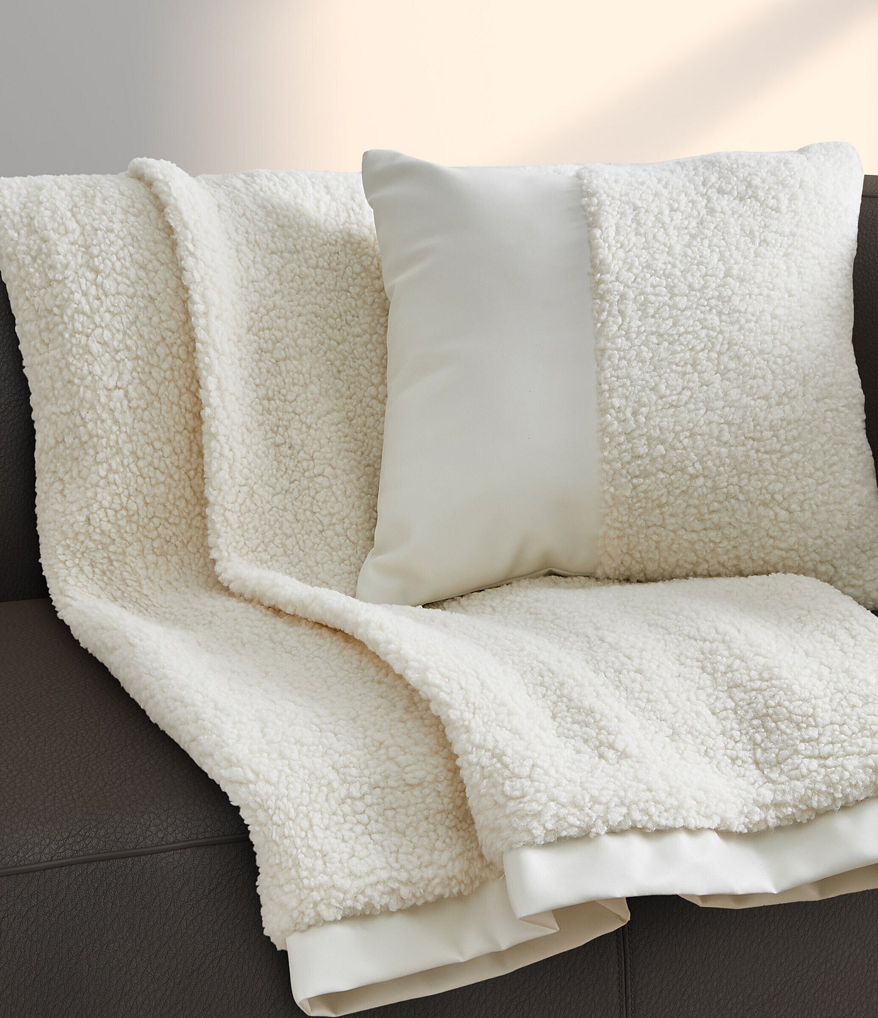 Oscar/Oliver Varick Boucle Plush Throw Blanket