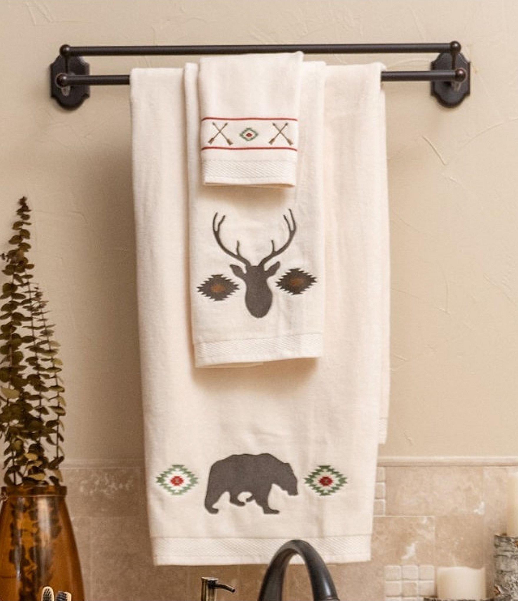 Paseo Road by HiEnd Accents Southwestern Bear 3-Piece Bath Towel Set