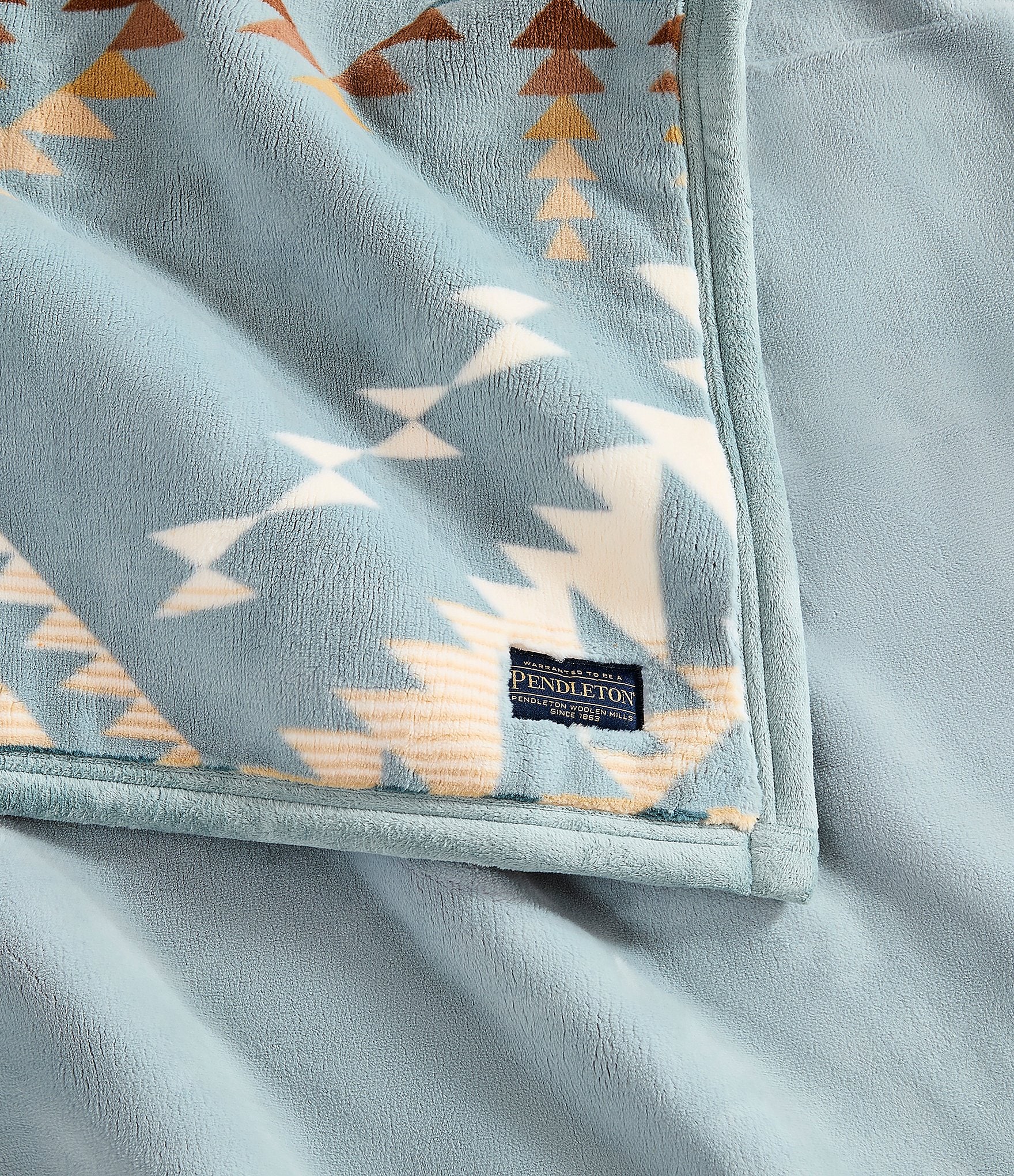 Pendleton Bridge Creek Reversible Plush Throw