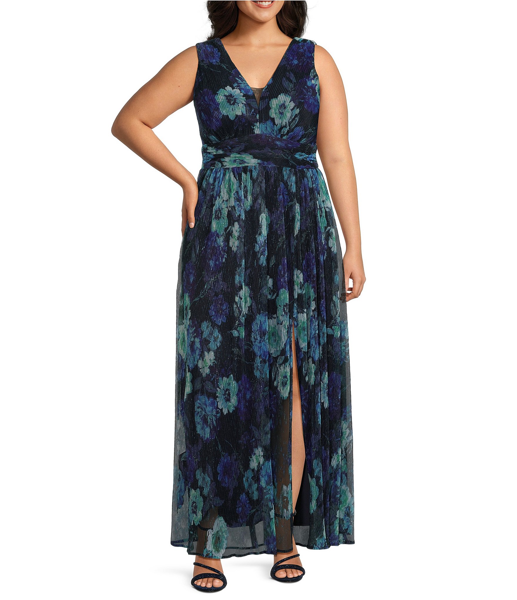 R & M Richards Plus Size Sleeveless V-Neck Floral Pleated Dress