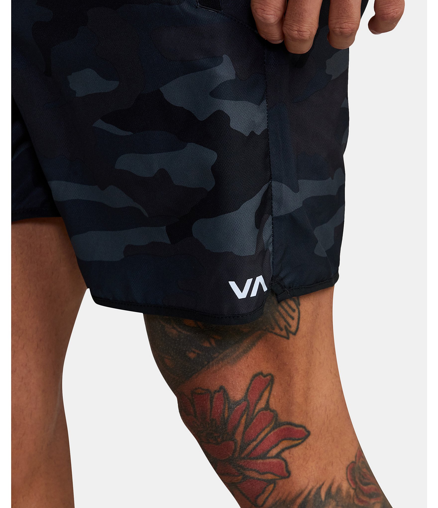 RVCA VA Sport Yogger lV Elastic Pull-On 17#double; Outseam Camo Athletic Shorts