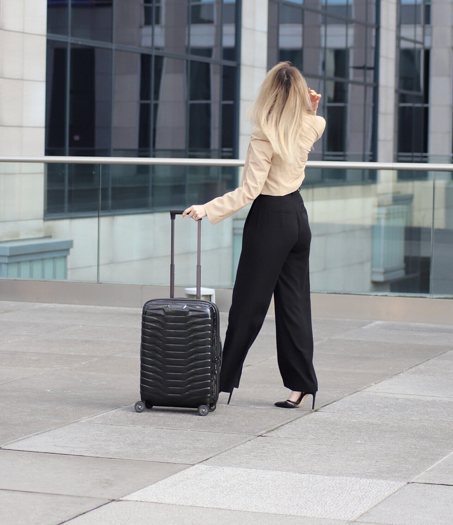 Samsonite Proxis Large Spinner Suitcase