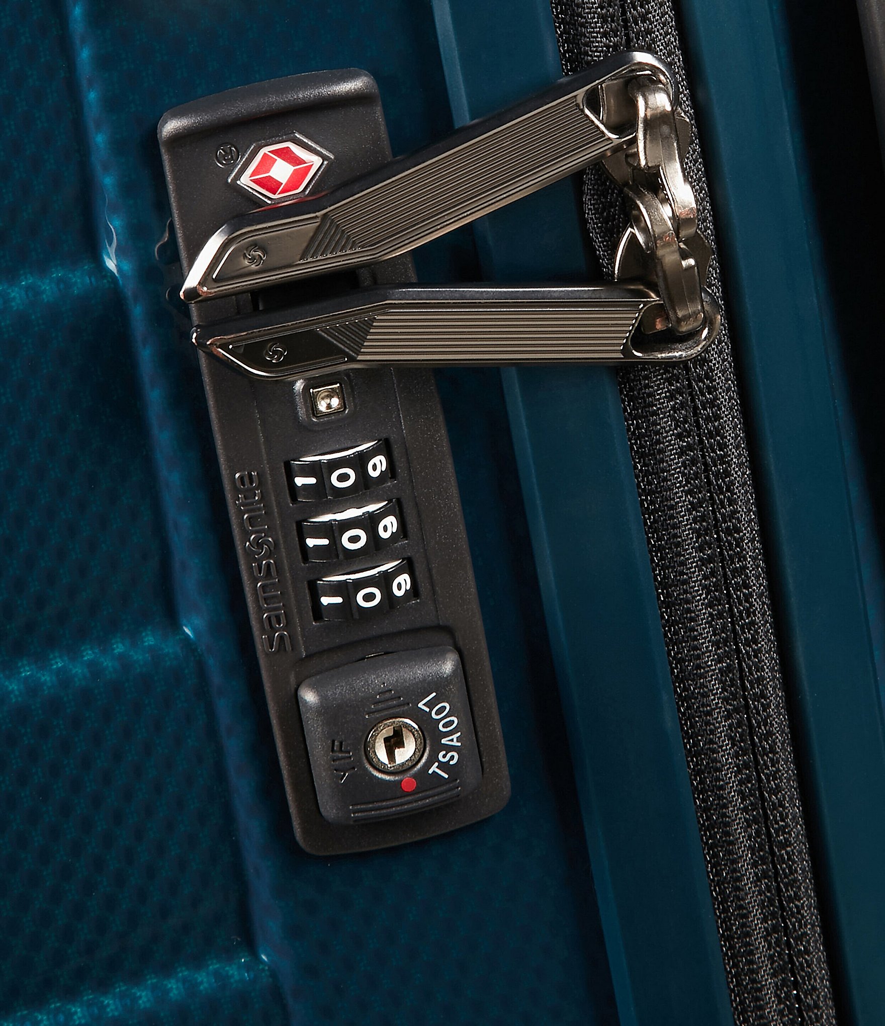 Samsonite Proxis Large Spinner Suitcase