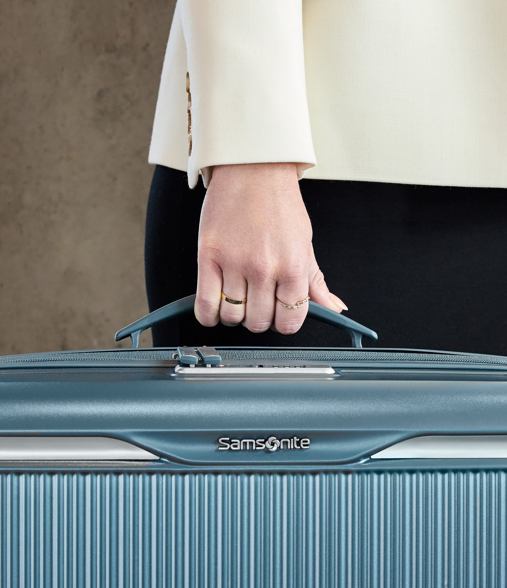 Samsonite Silhouette 18 Hardside Medium Spinner