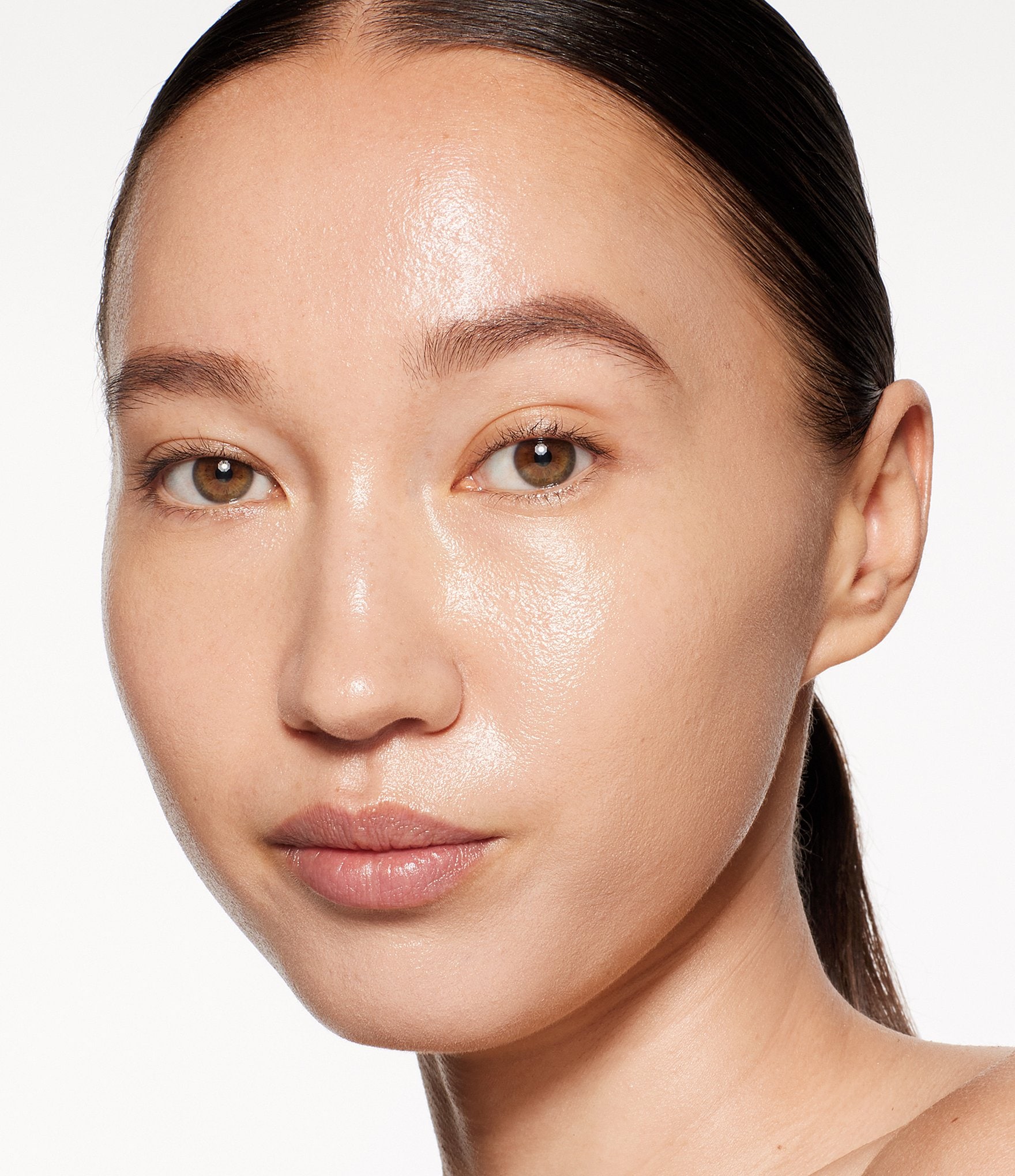 Shiseido Revitalessence Skin Glow Foundation SPF 30