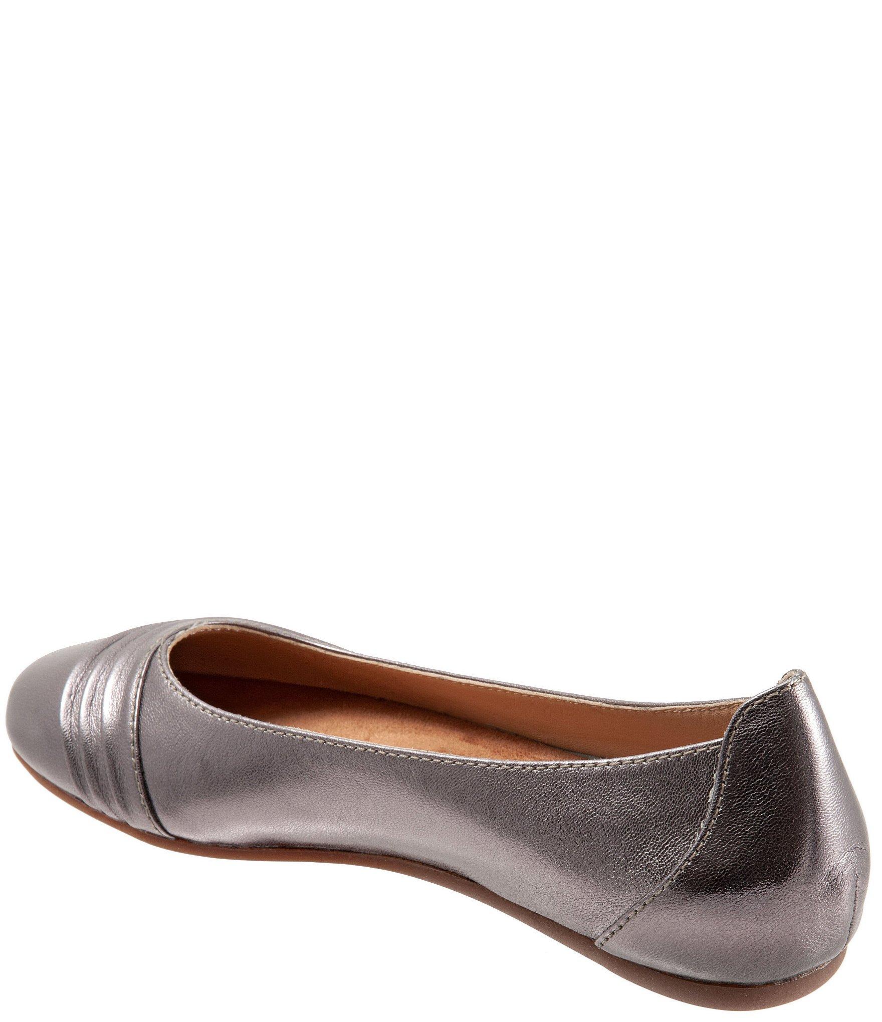 SoftWalk Safi Leather Ruched Flats