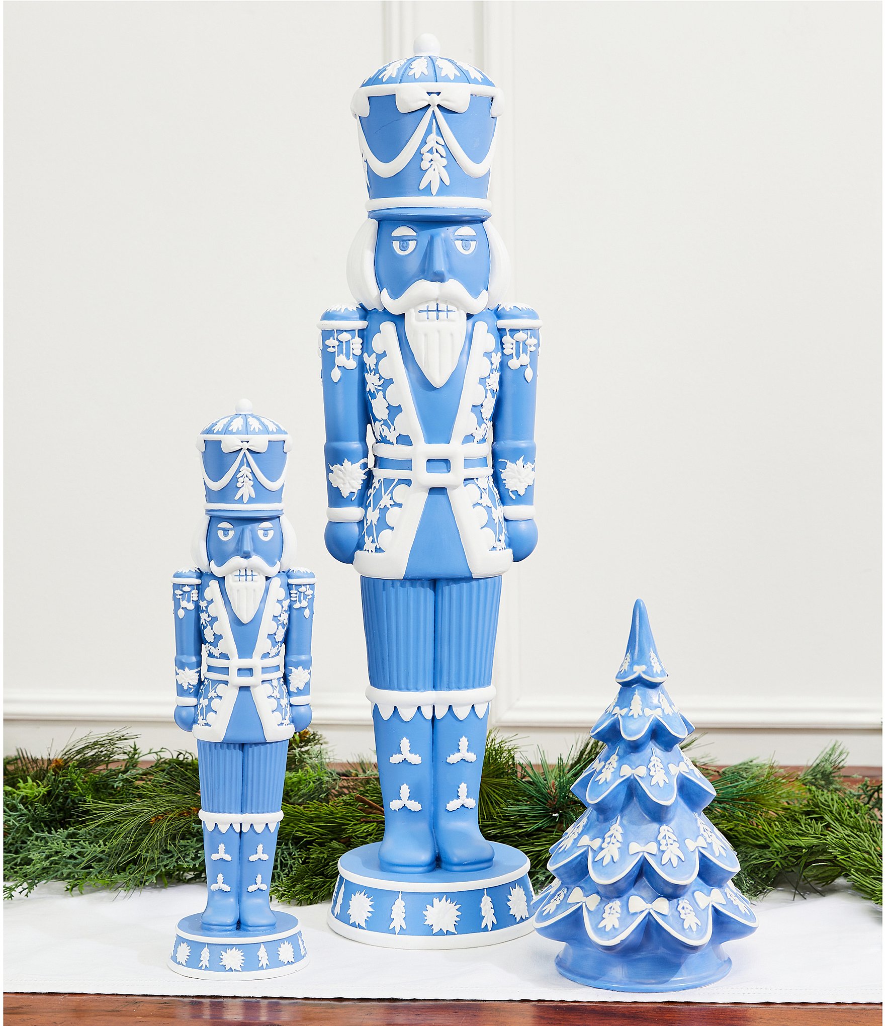 Southern Living Meet Me Under The Mistletoe Collection Ceramic Tree Figurine