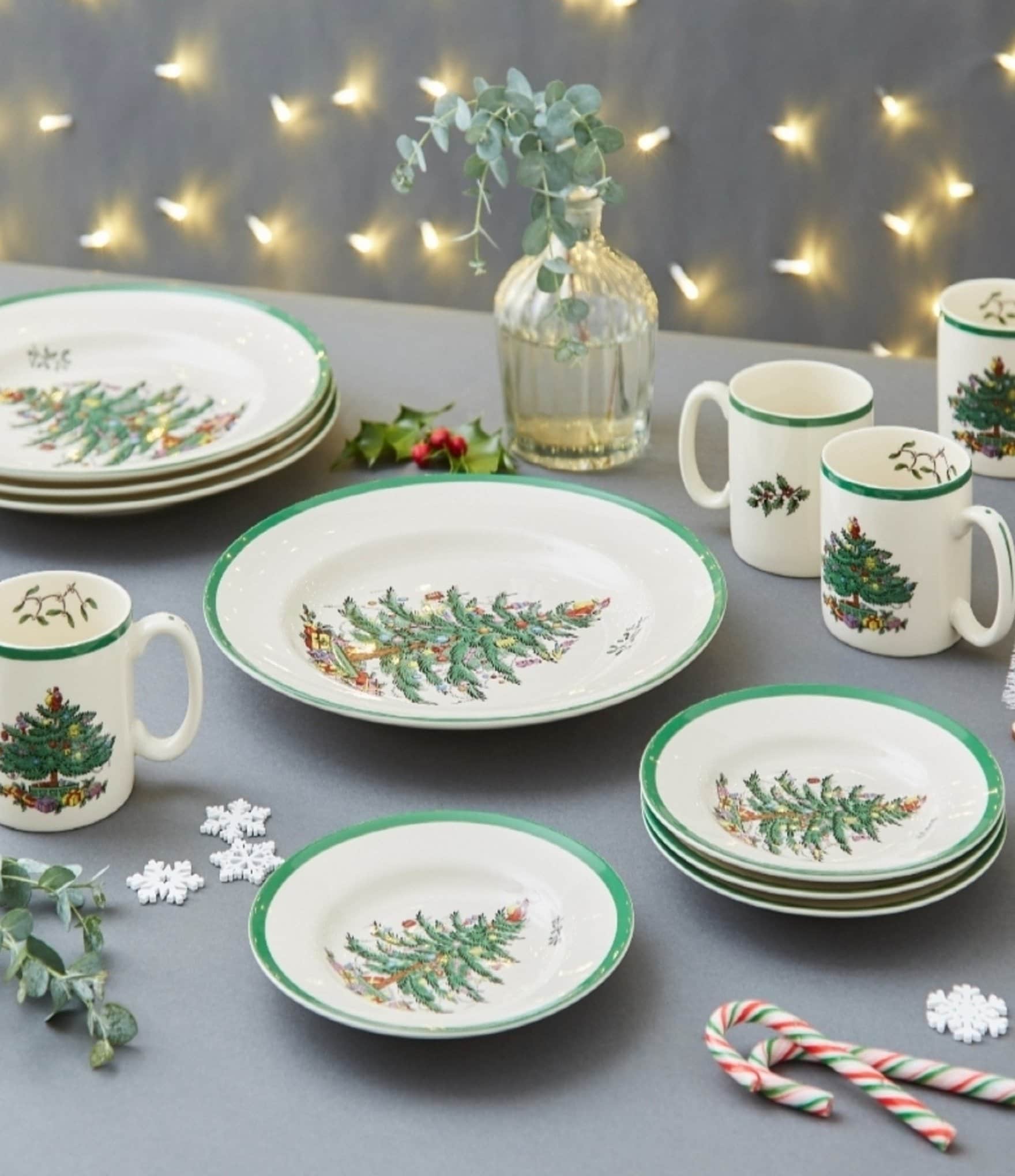 Spode Christmas Tree Dinnerware Set, Service for 4
