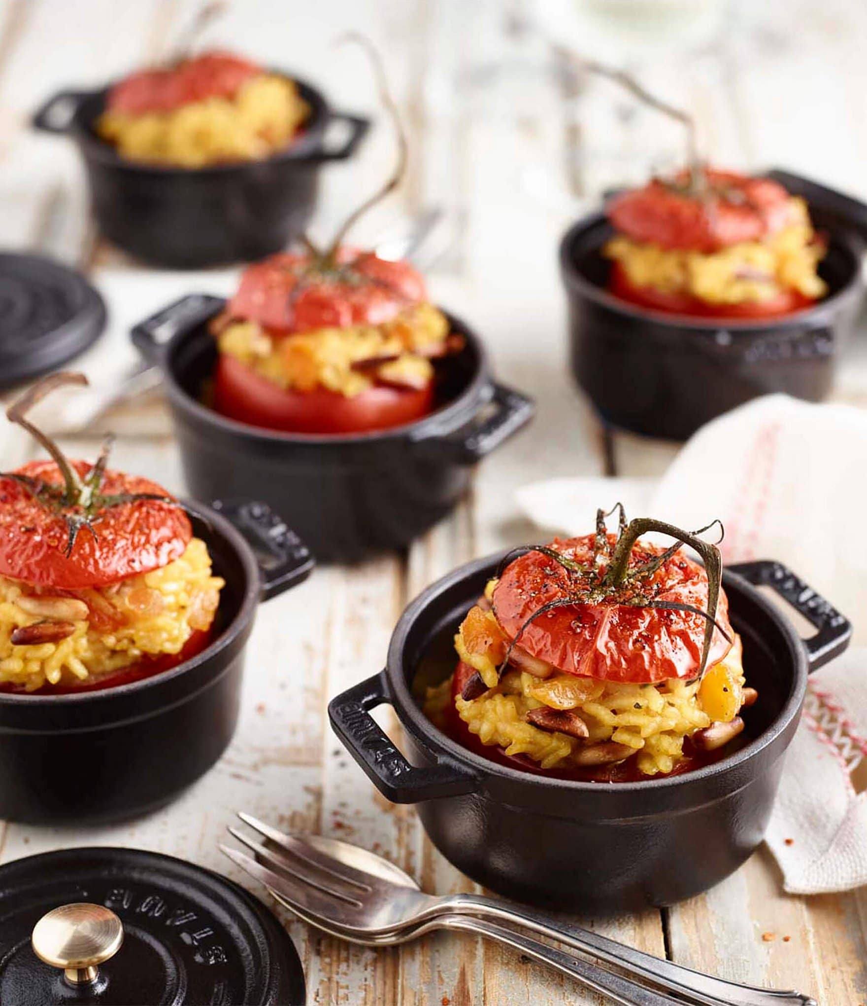 Staub Cast Iron Mini Round Dutch Oven - 0275-qt.