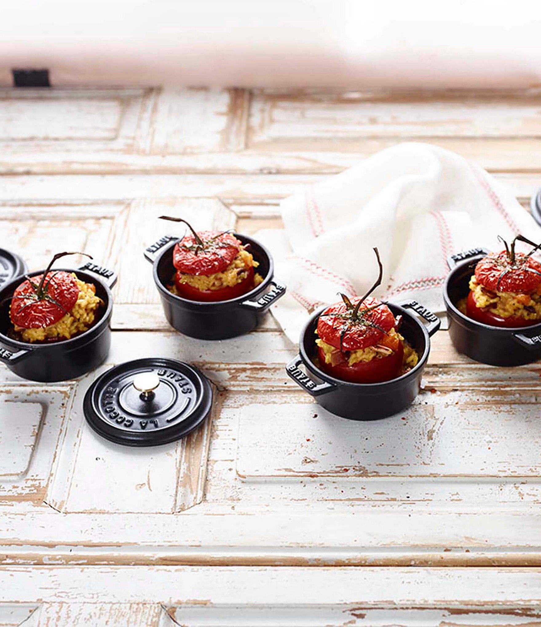 Staub Cast Iron Mini Round Dutch Oven - 0275-qt.