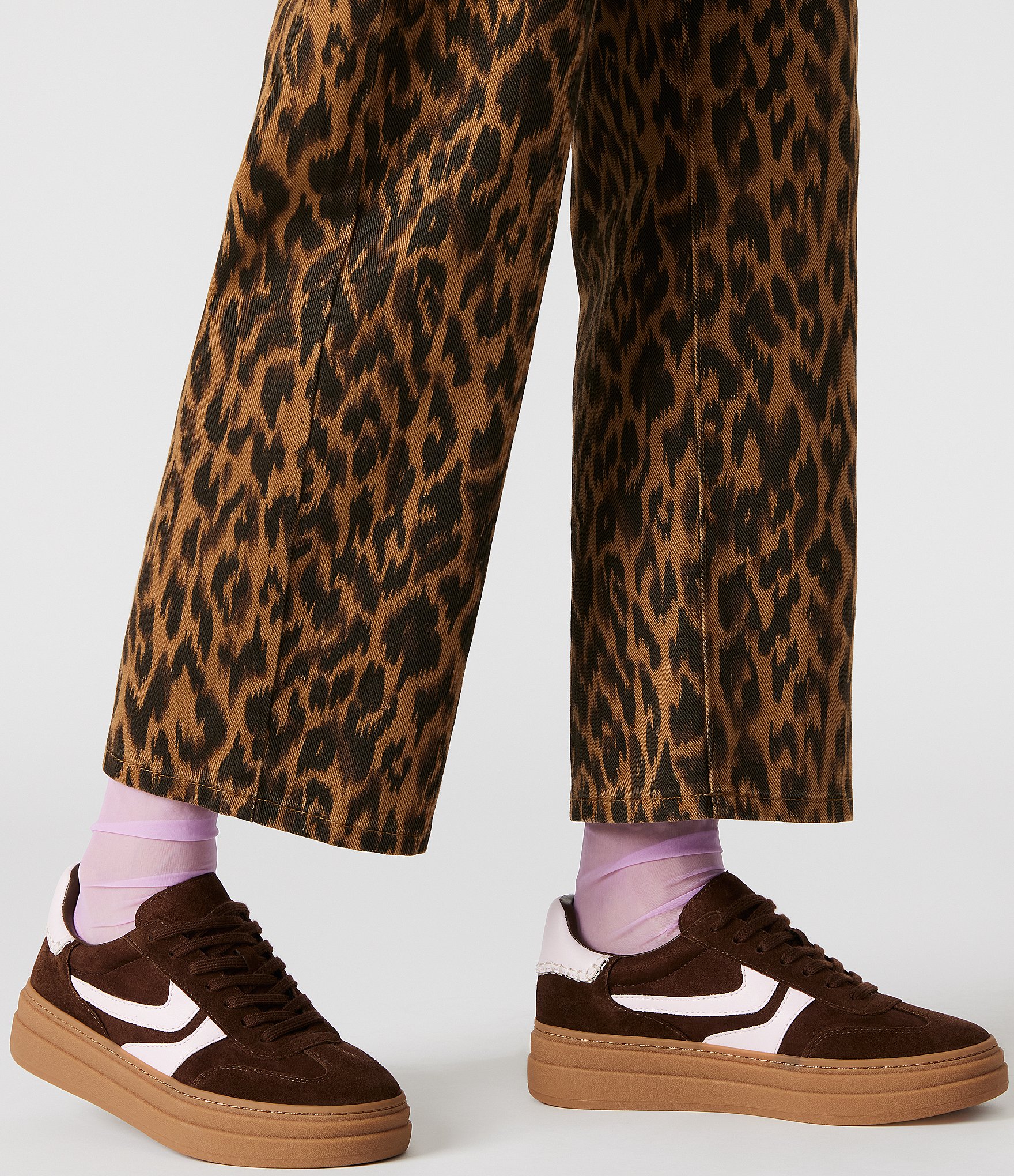 Steve Madden Dodge Suede Low Top Gum Sole Platform Sneakers