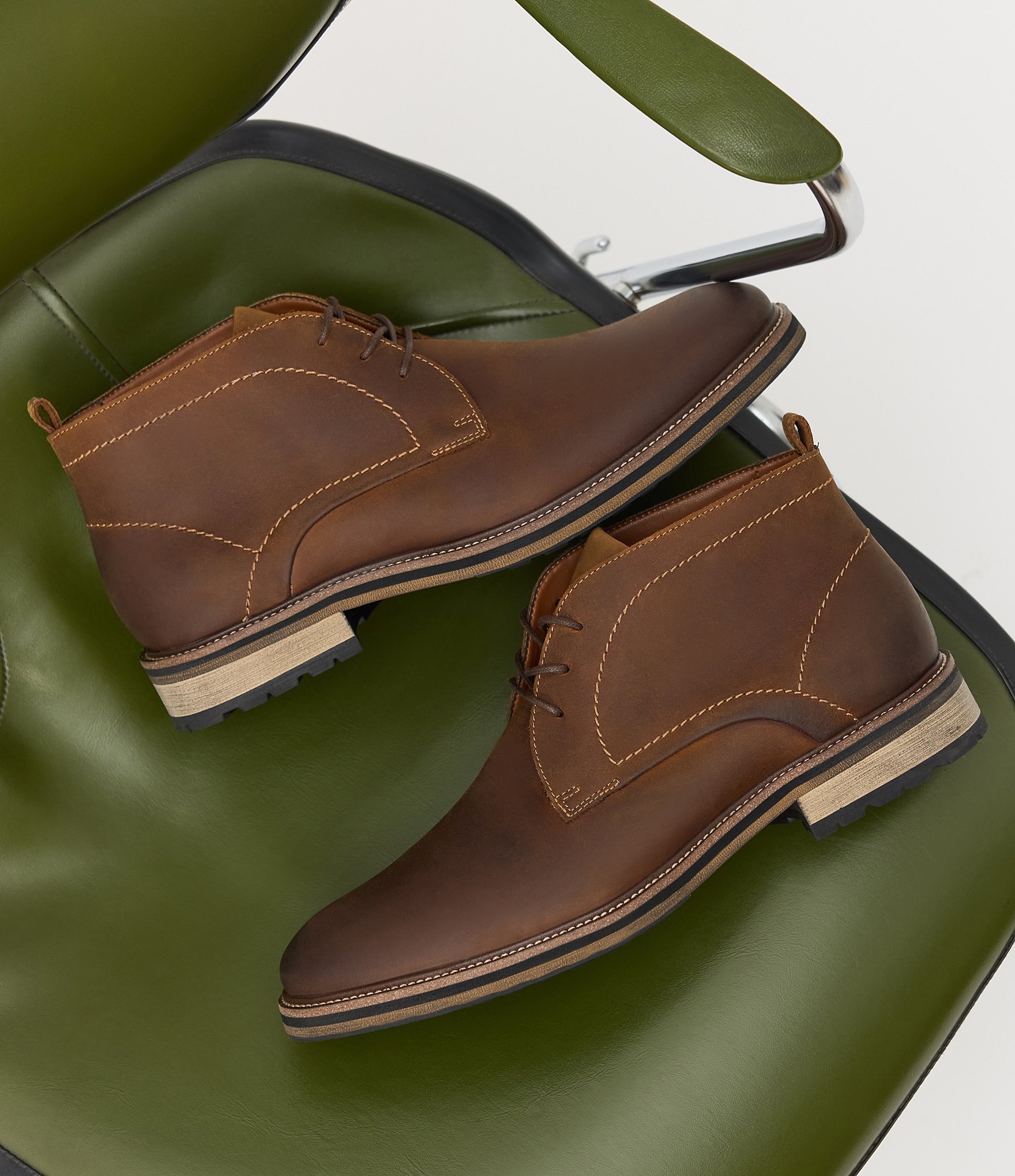 Steve Madden Men's Tabriz Lace Up Leather Chukka Boots