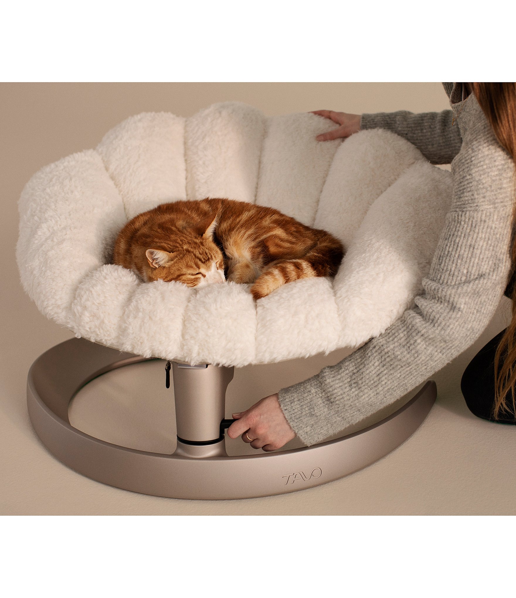 Tavo Pet Shell™ Pet Bed And Swaying Lounger