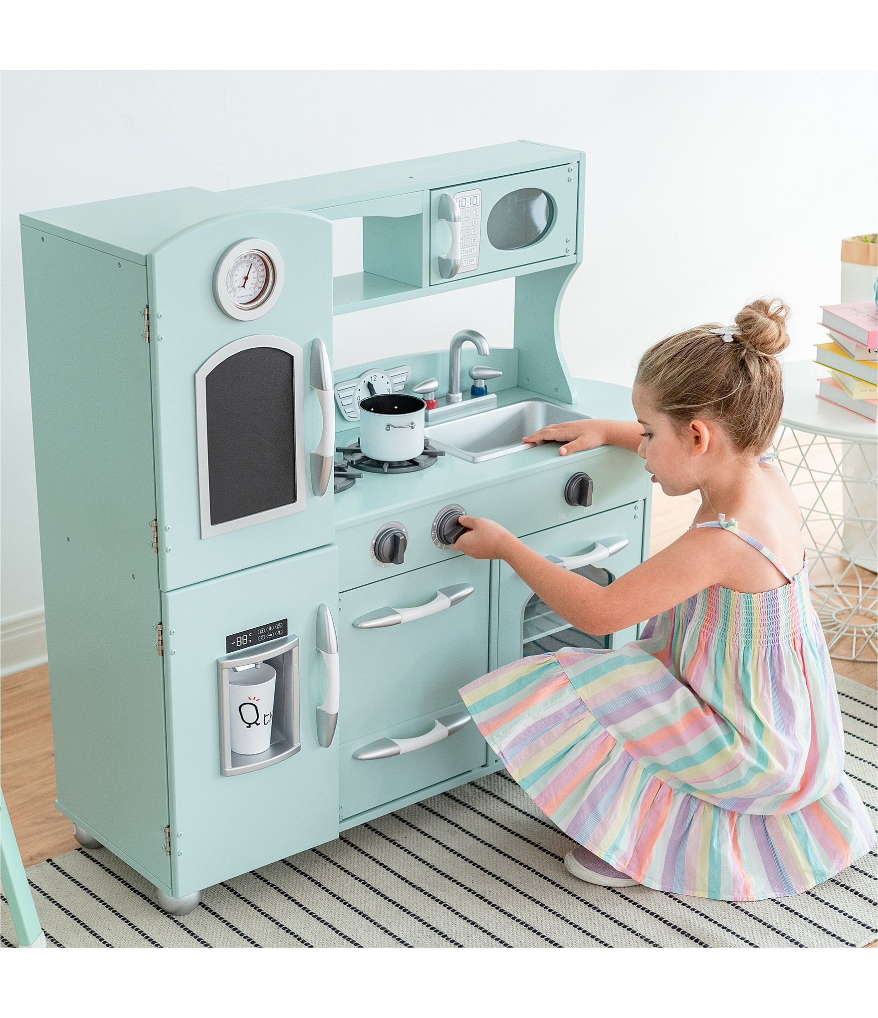 Teamson Kids Little Chef Westchester Retro Play Kitchen