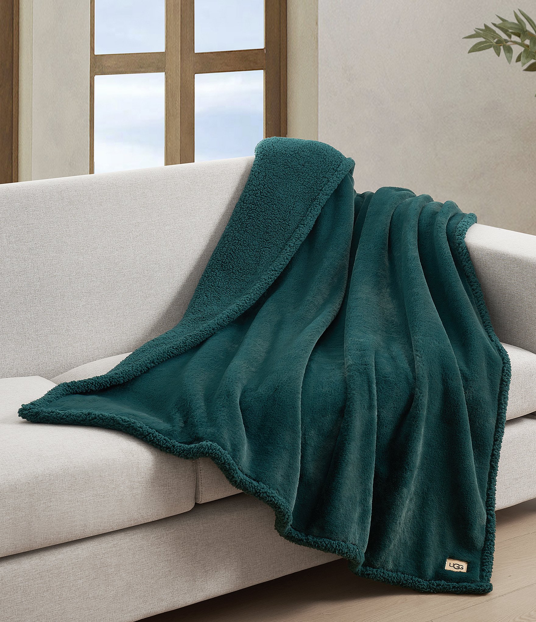 Ugg Cynthia Faux Fur Throw Blanket - Chlorophyll Green