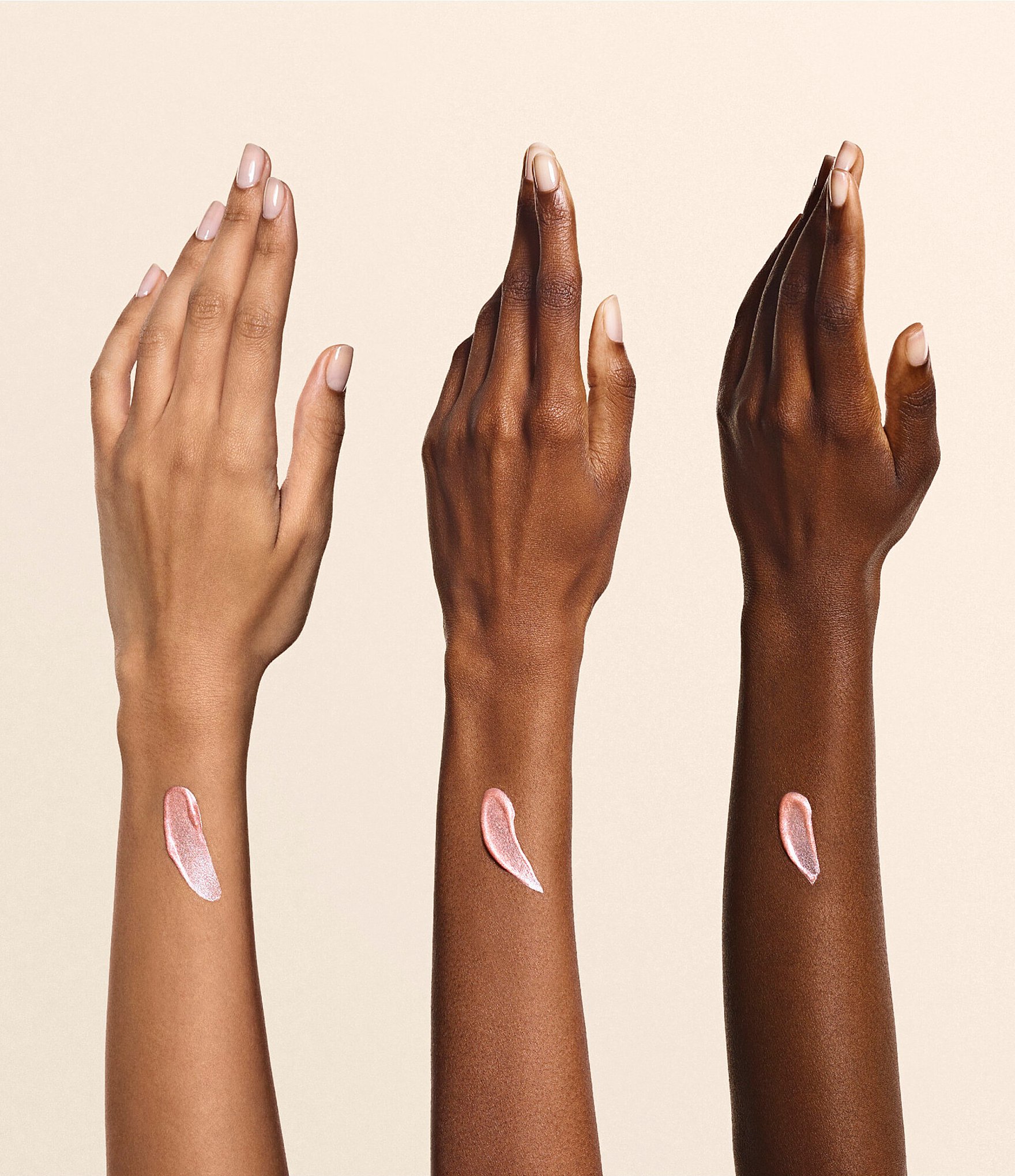 Valentino Born In Roma Perfumed Body Shimmer