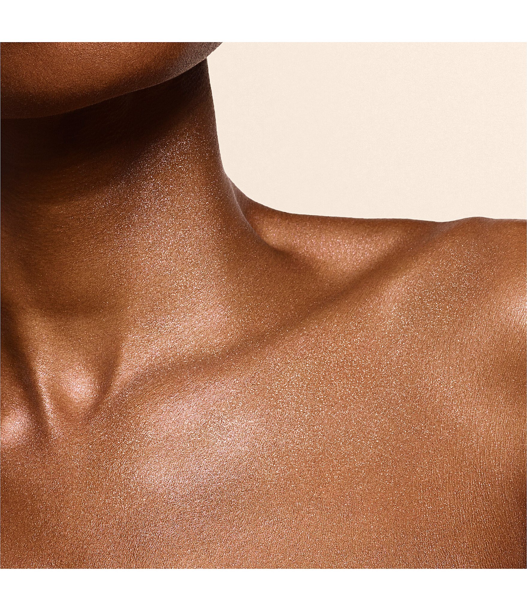 Valentino Born In Roma Perfumed Body Shimmer